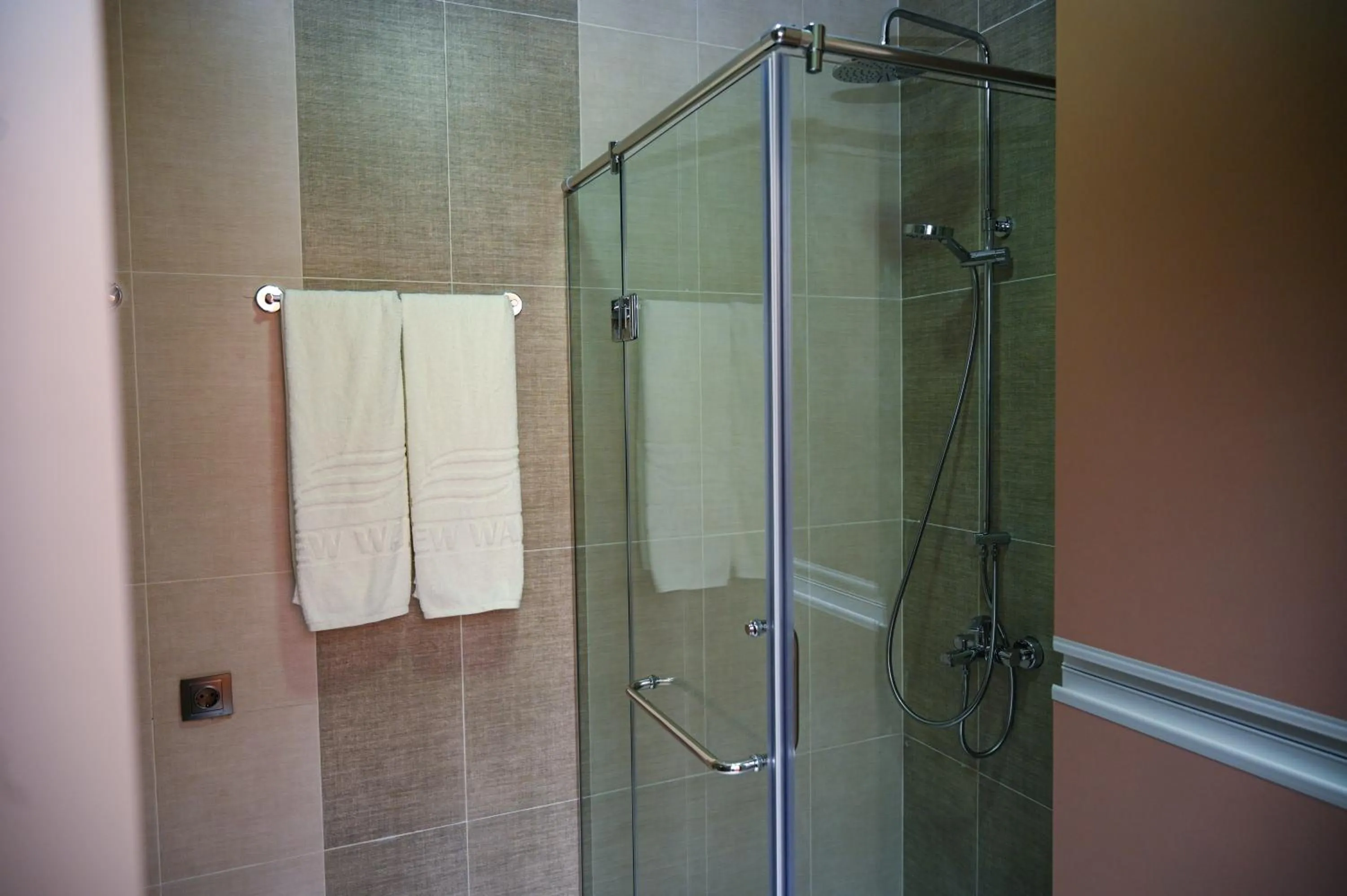 Shower in New Wave Apart-Hotel
