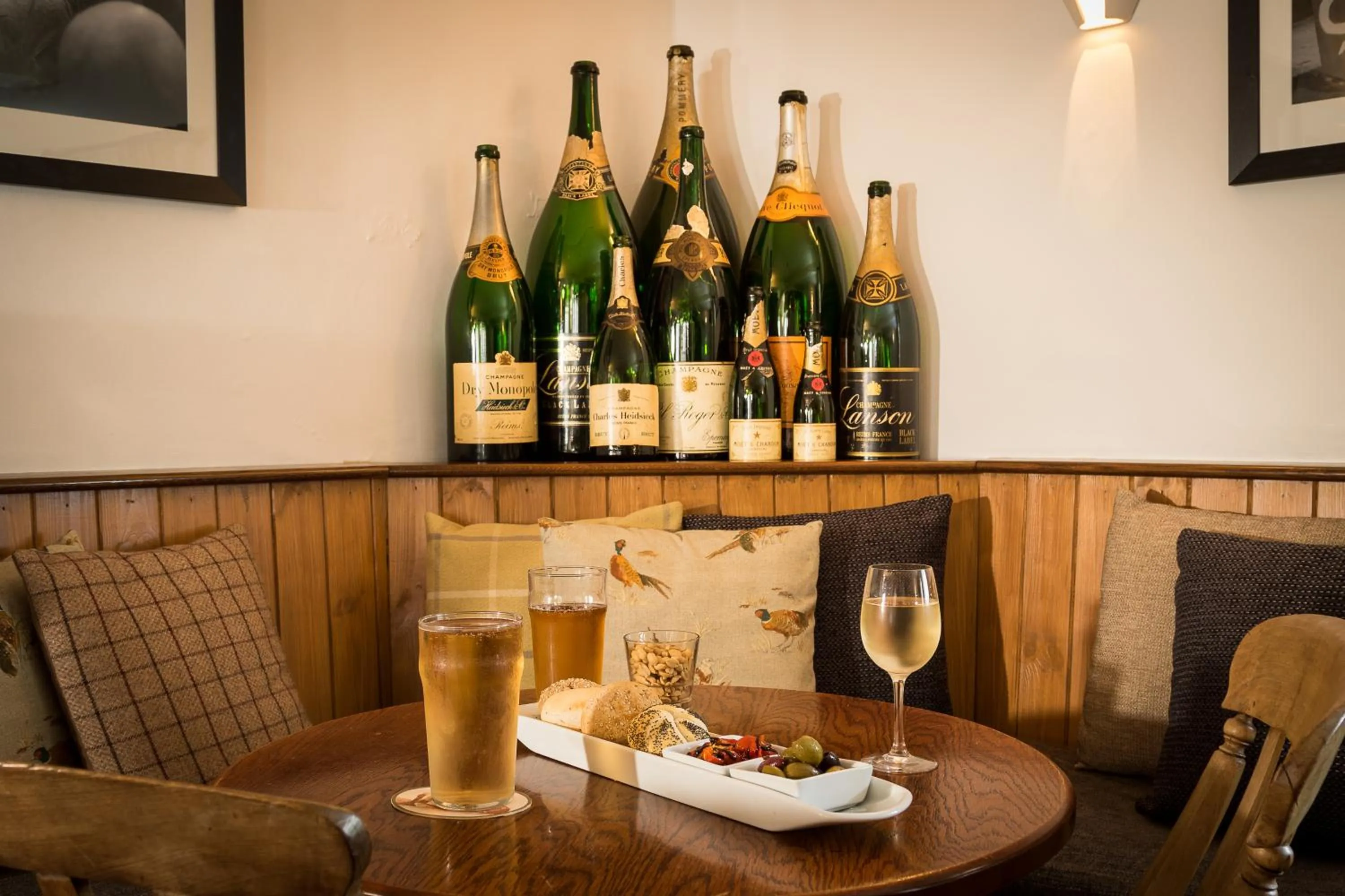 Restaurant/places to eat in The Lordleaze Hotel And Restaurant