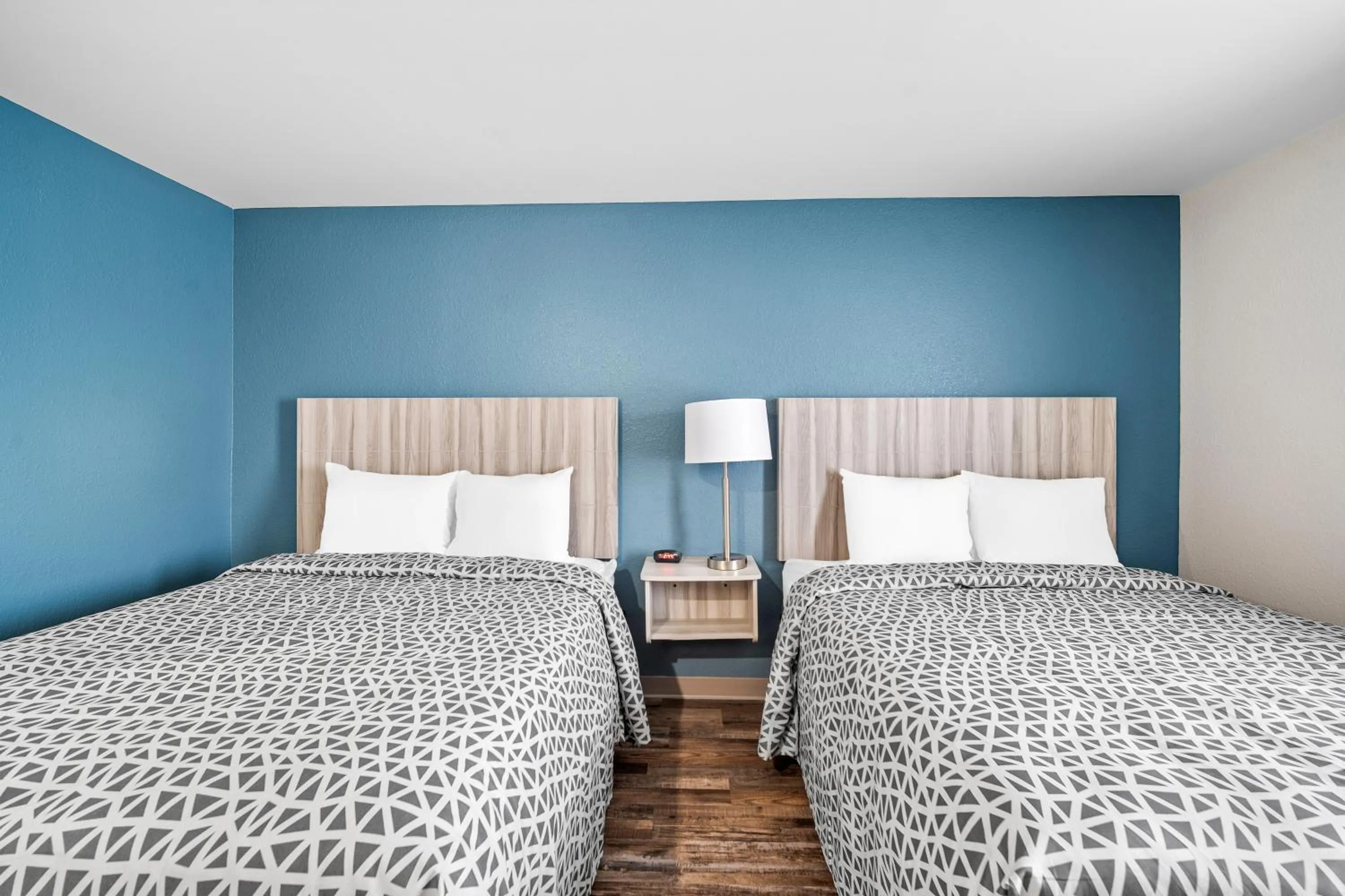 Bed in WoodSpring Suites Fort Myers - Cape Coral