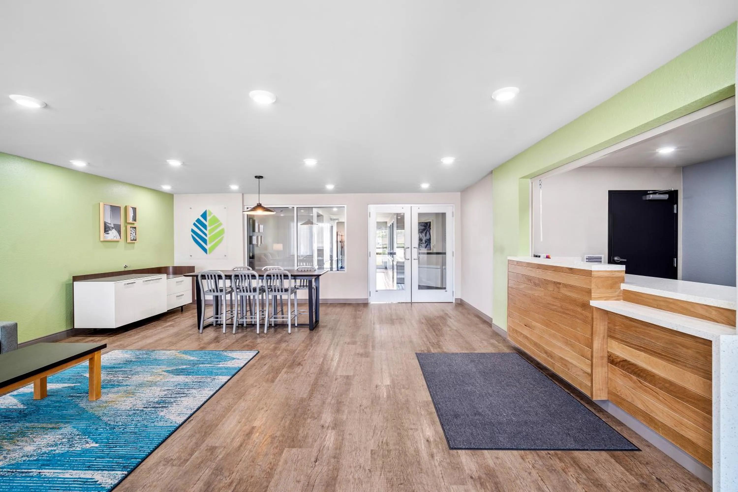 Property building in WoodSpring Suites Fort Myers - Cape Coral