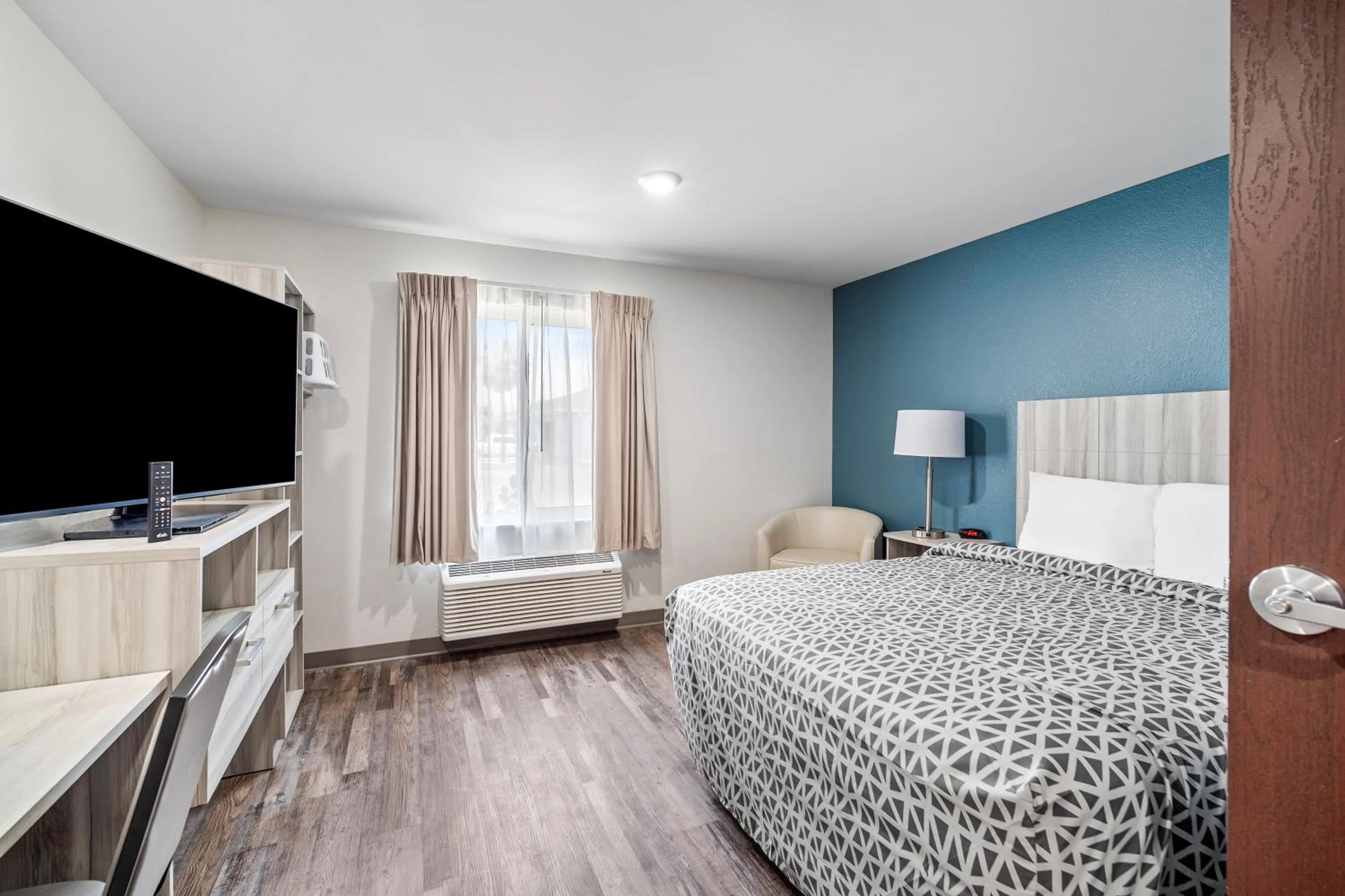 Bedroom, Bed in WoodSpring Suites Fort Myers - Cape Coral