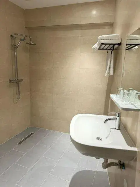 Premium Quadruple Room in MA Airport Hotel Premium Quadruple Room in MA Airport Hotel