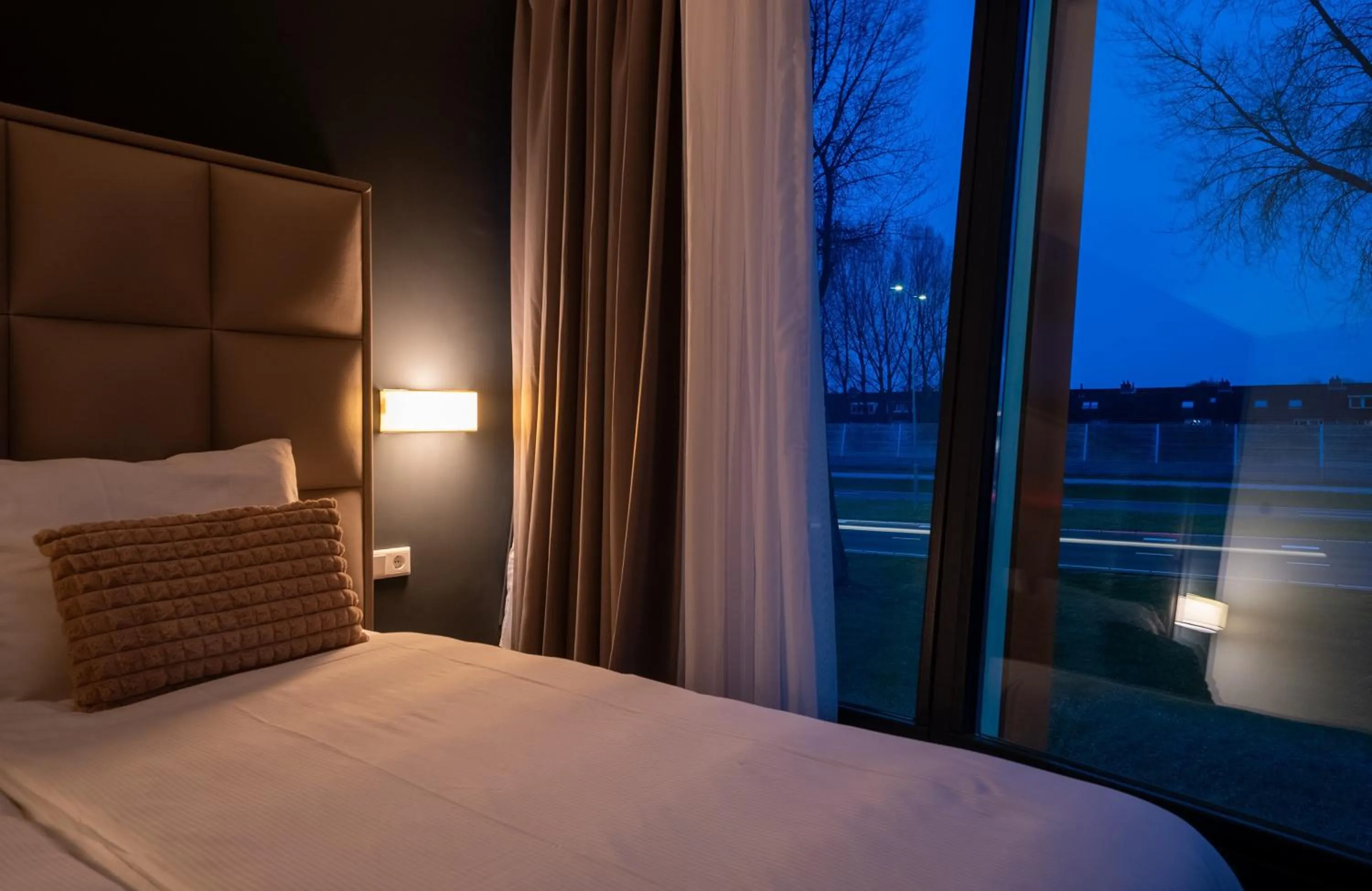 Bed in MA Airport Hotel