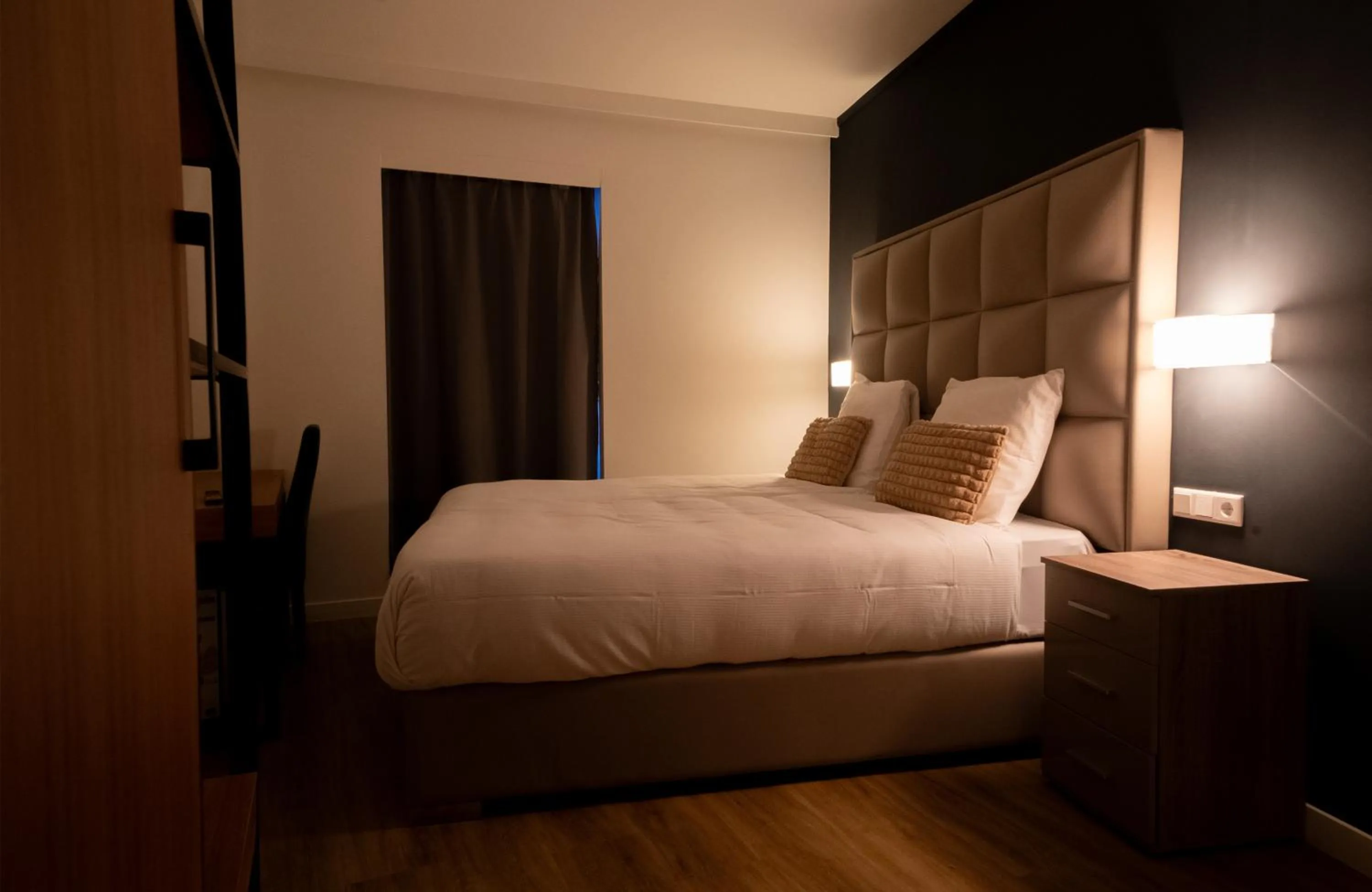 Bed in MA Airport Hotel