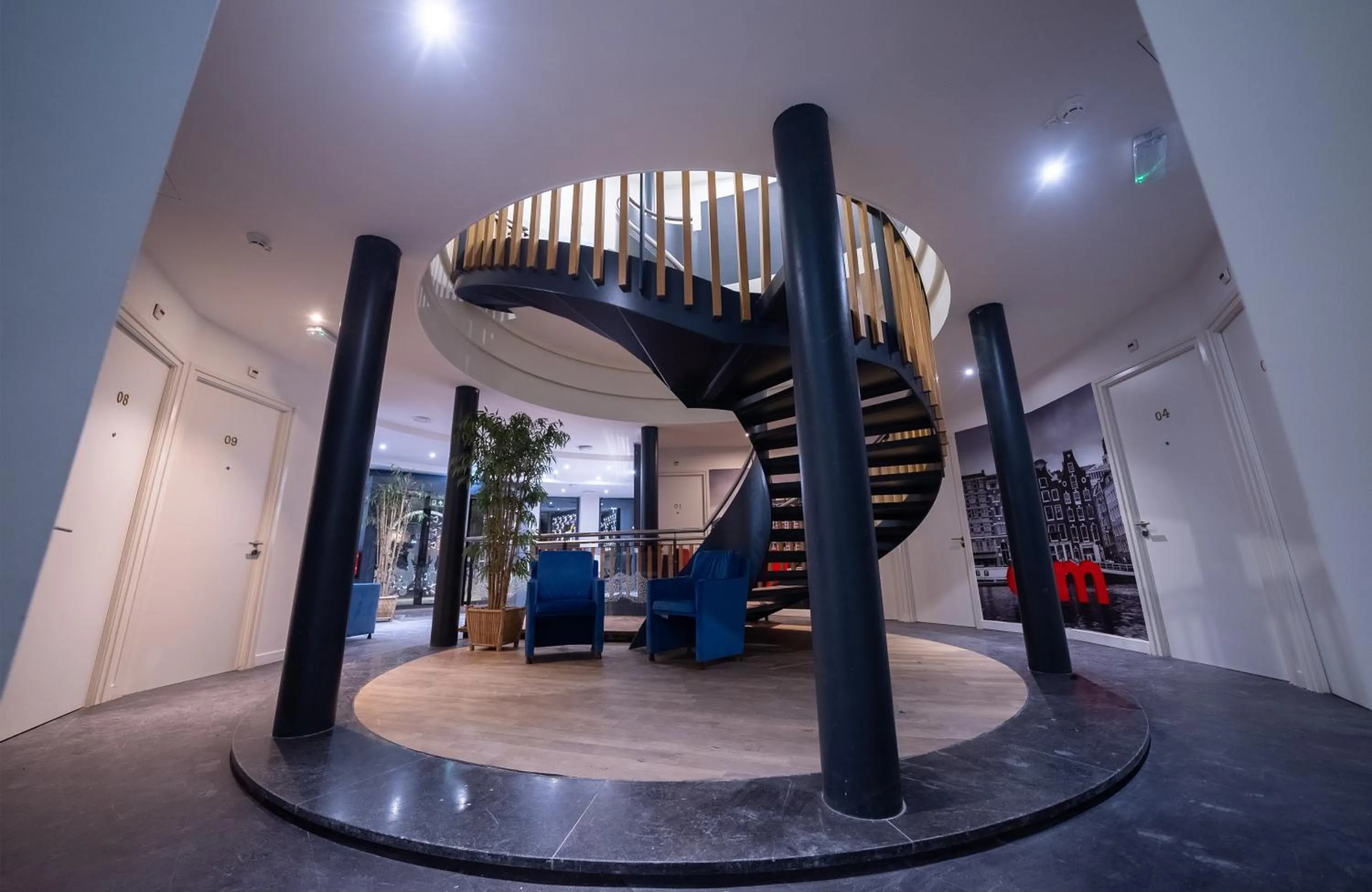 Communal lounge/ TV room in MA Airport Hotel