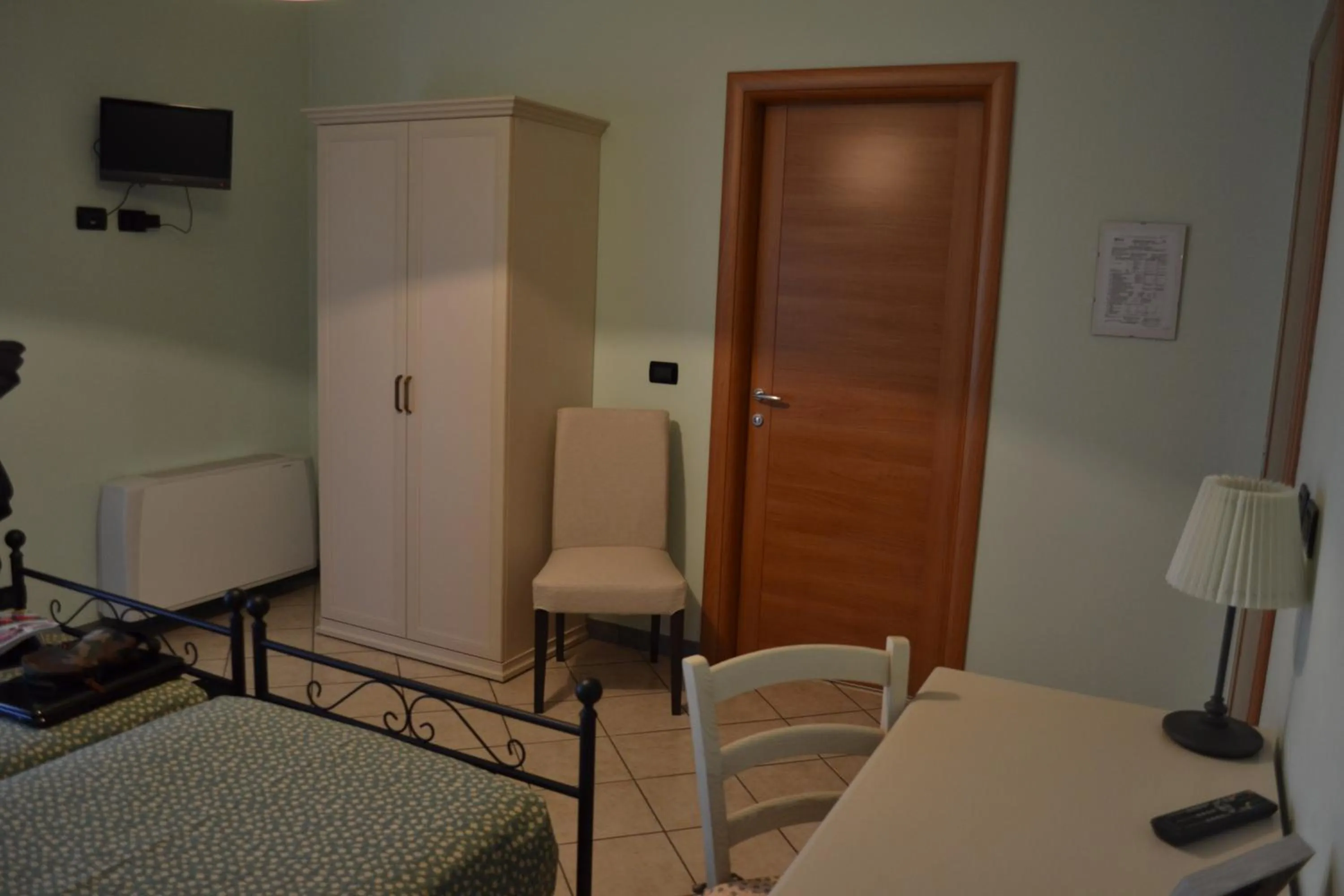 Bedroom, Bed in El Garbin