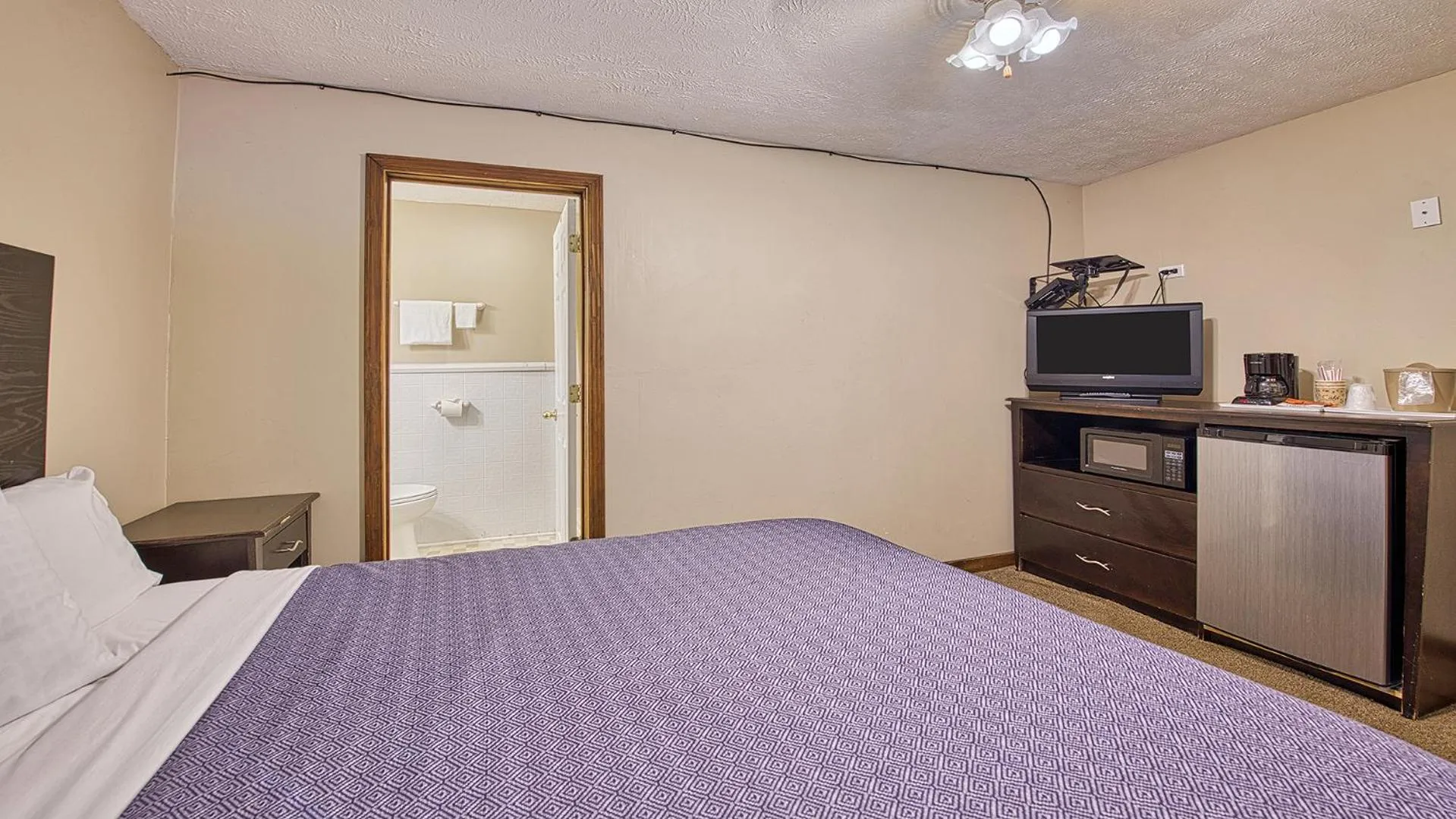 Bed in The Valley Inn