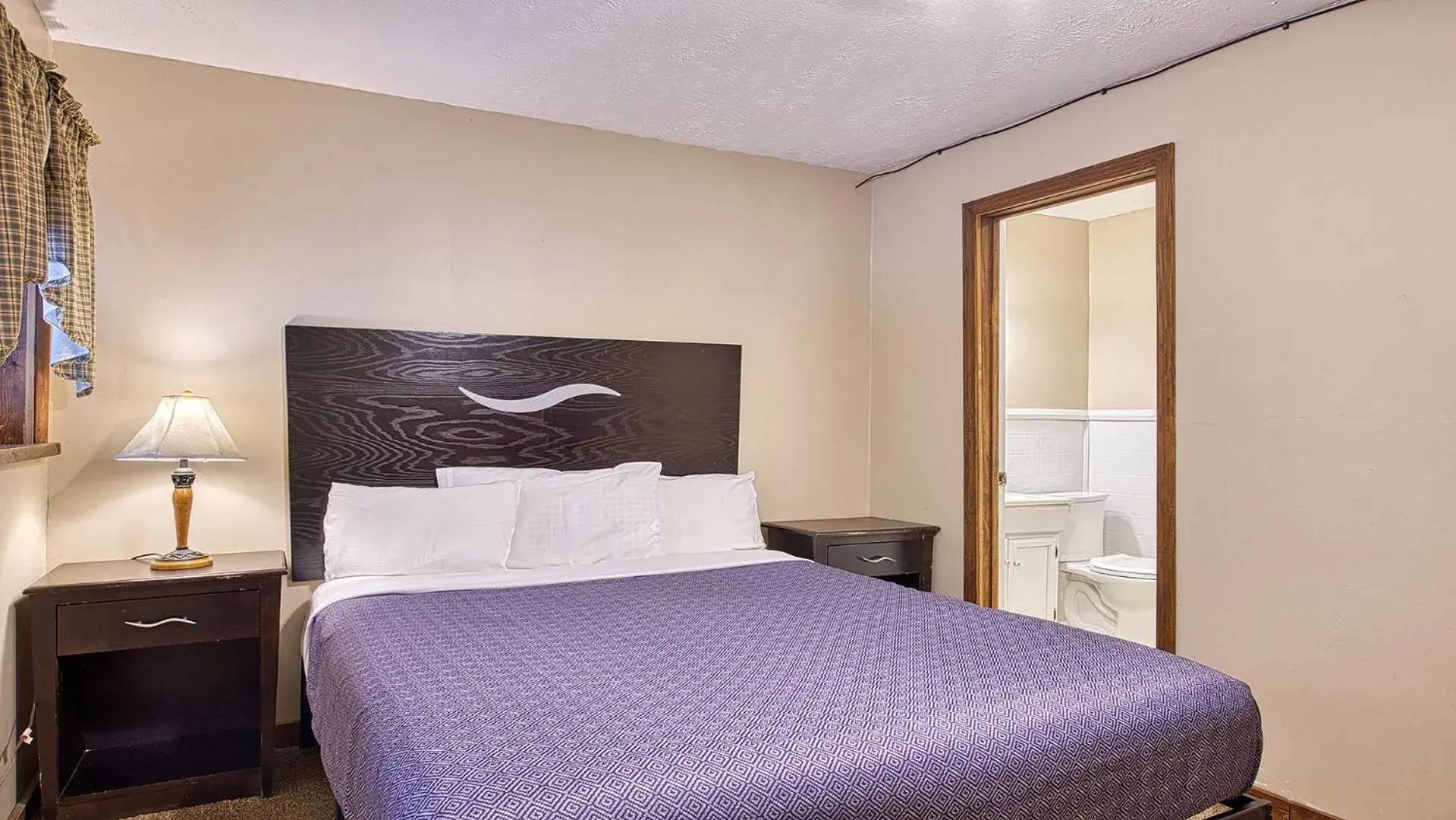 Queen Suite in The Valley Inn Queen Suite in The Valley Inn