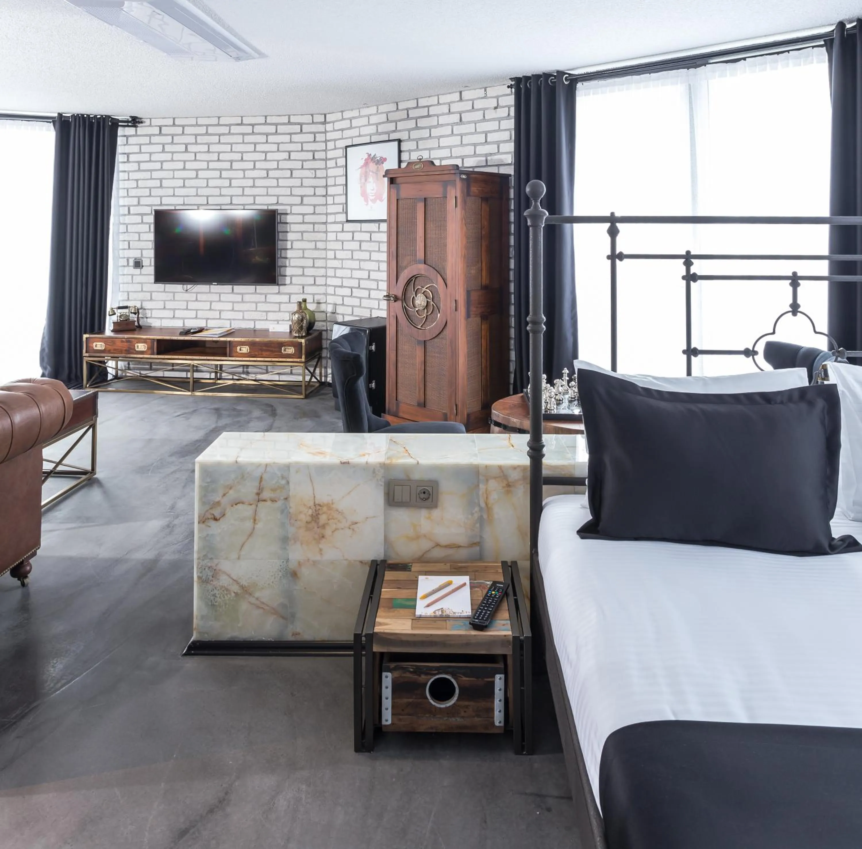 Seating area in Check Inn Suite Hotel & SPA