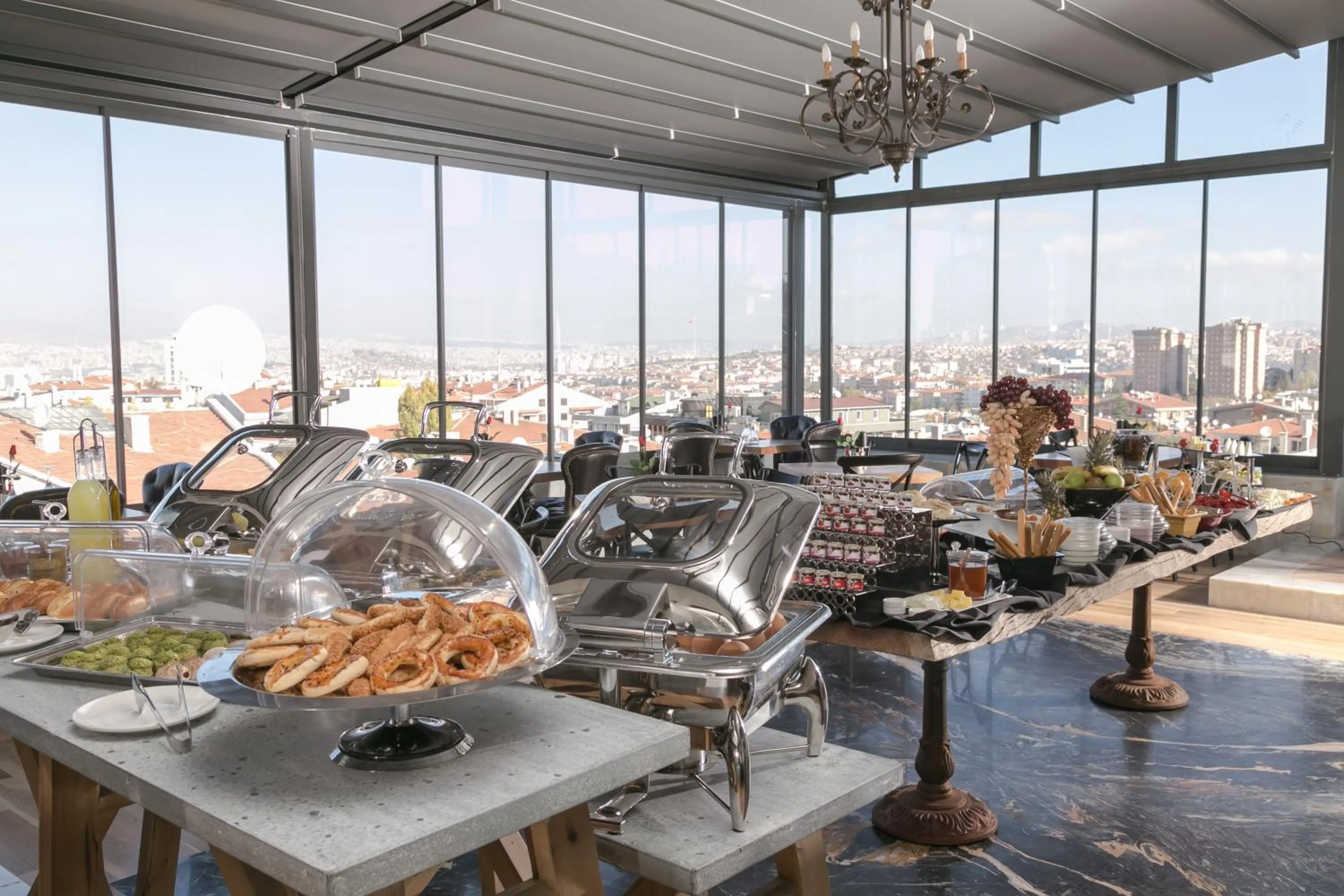 Restaurant/places to eat in Check Inn Suite Hotel & SPA