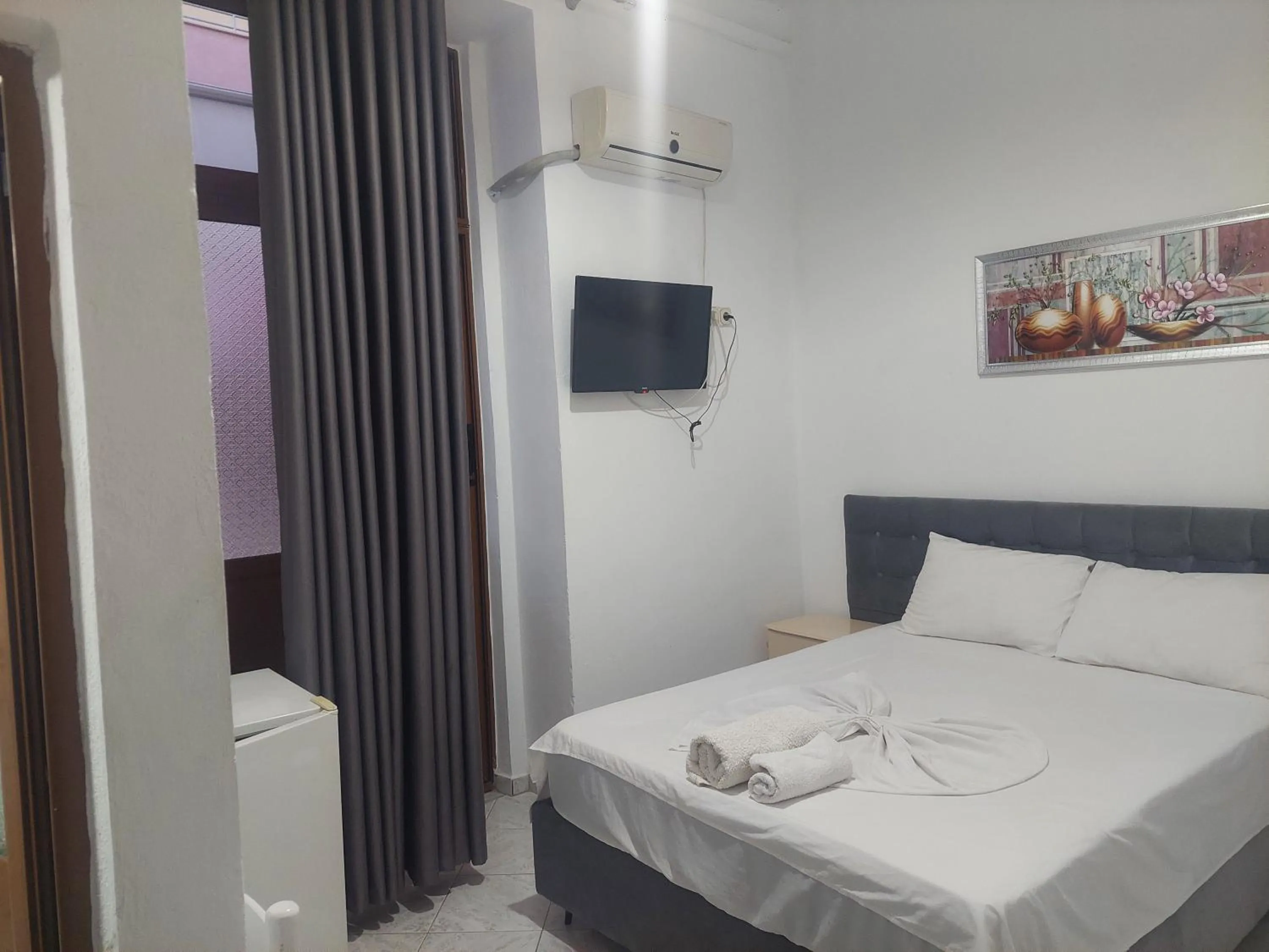 Bedroom, Bed in Casa Mia Economy Condos