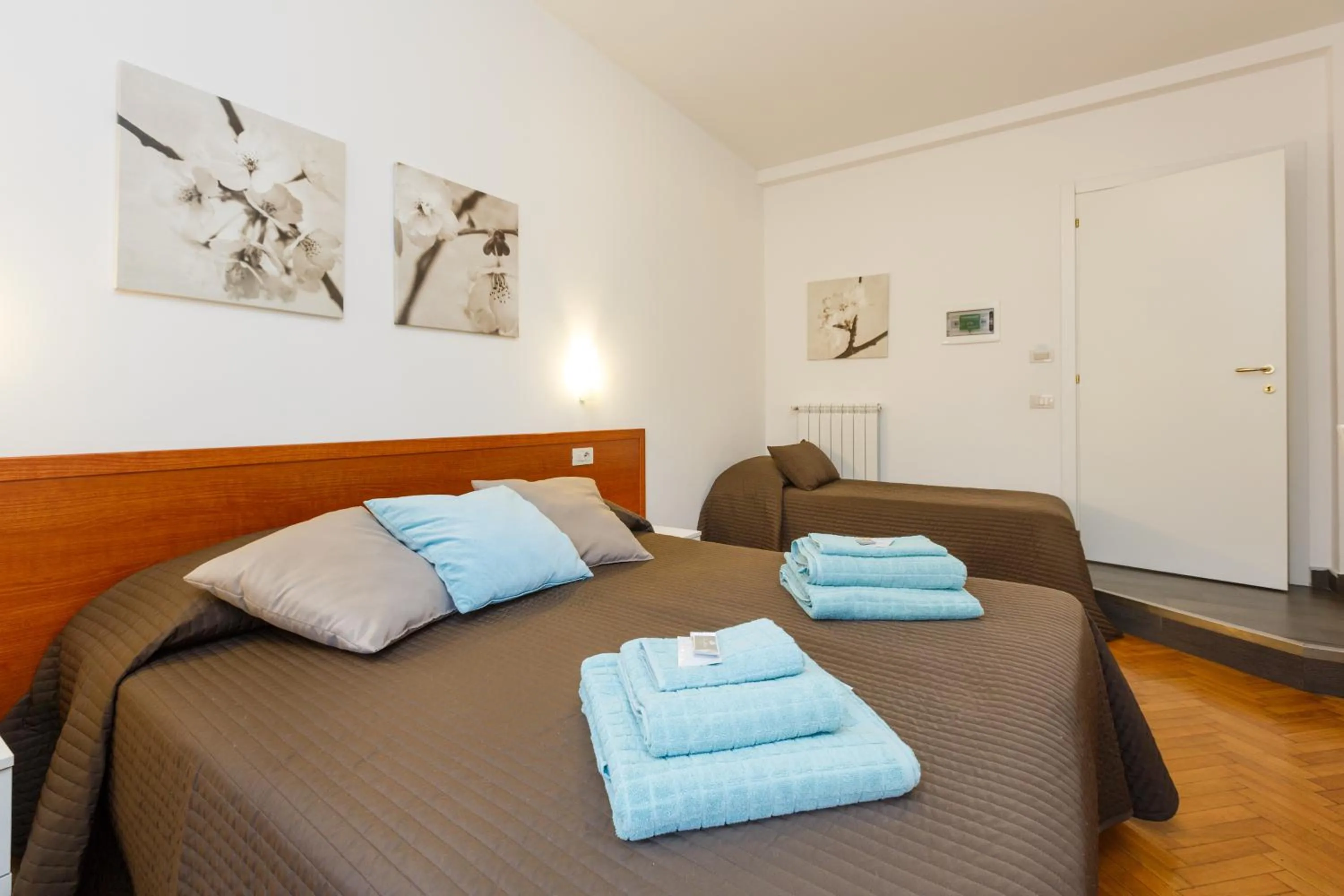 Photo of the whole room, Bed in Roma Trastevere Relais Guest House