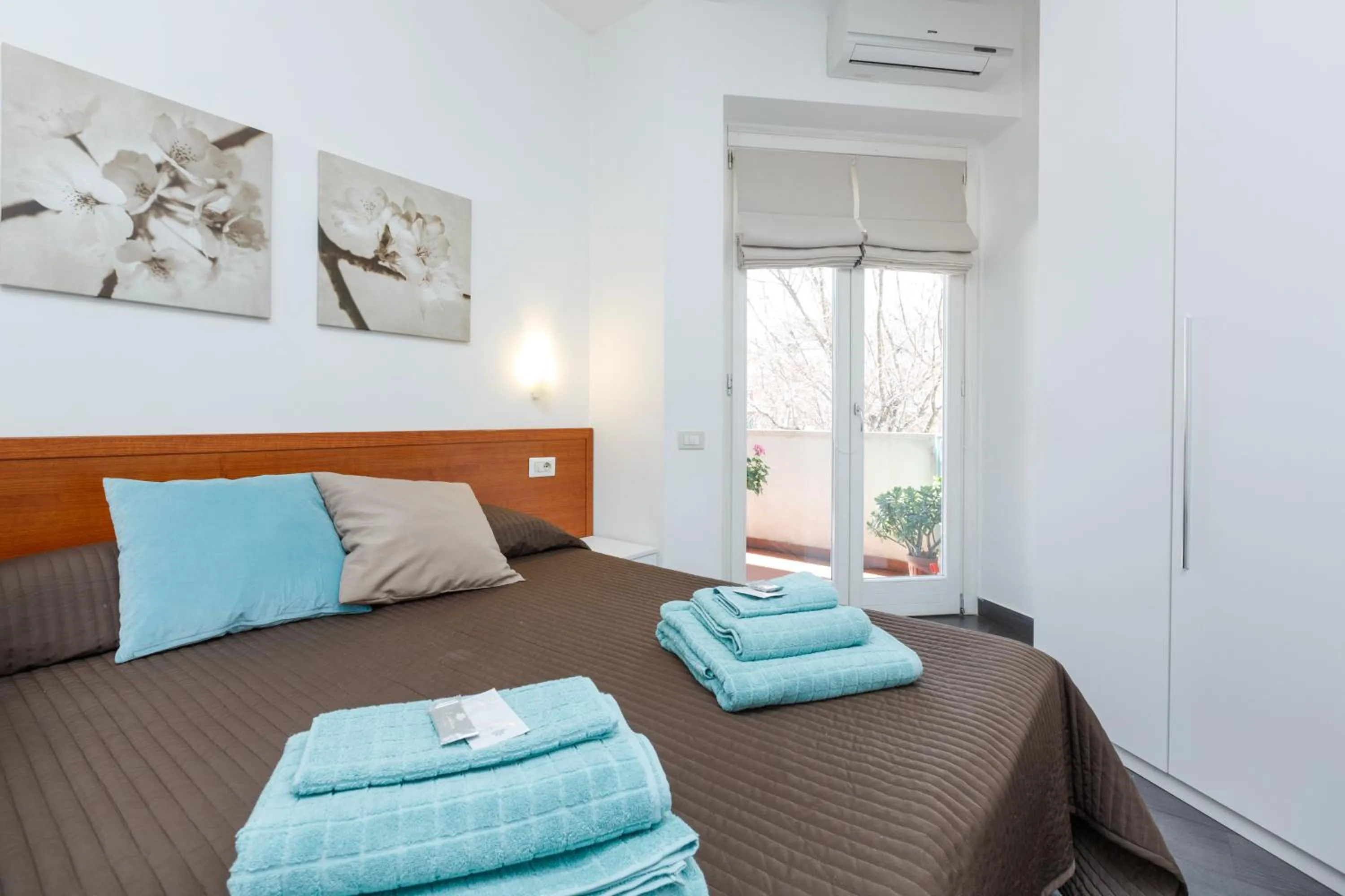 Photo of the whole room, Bed in Roma Trastevere Relais Guest House