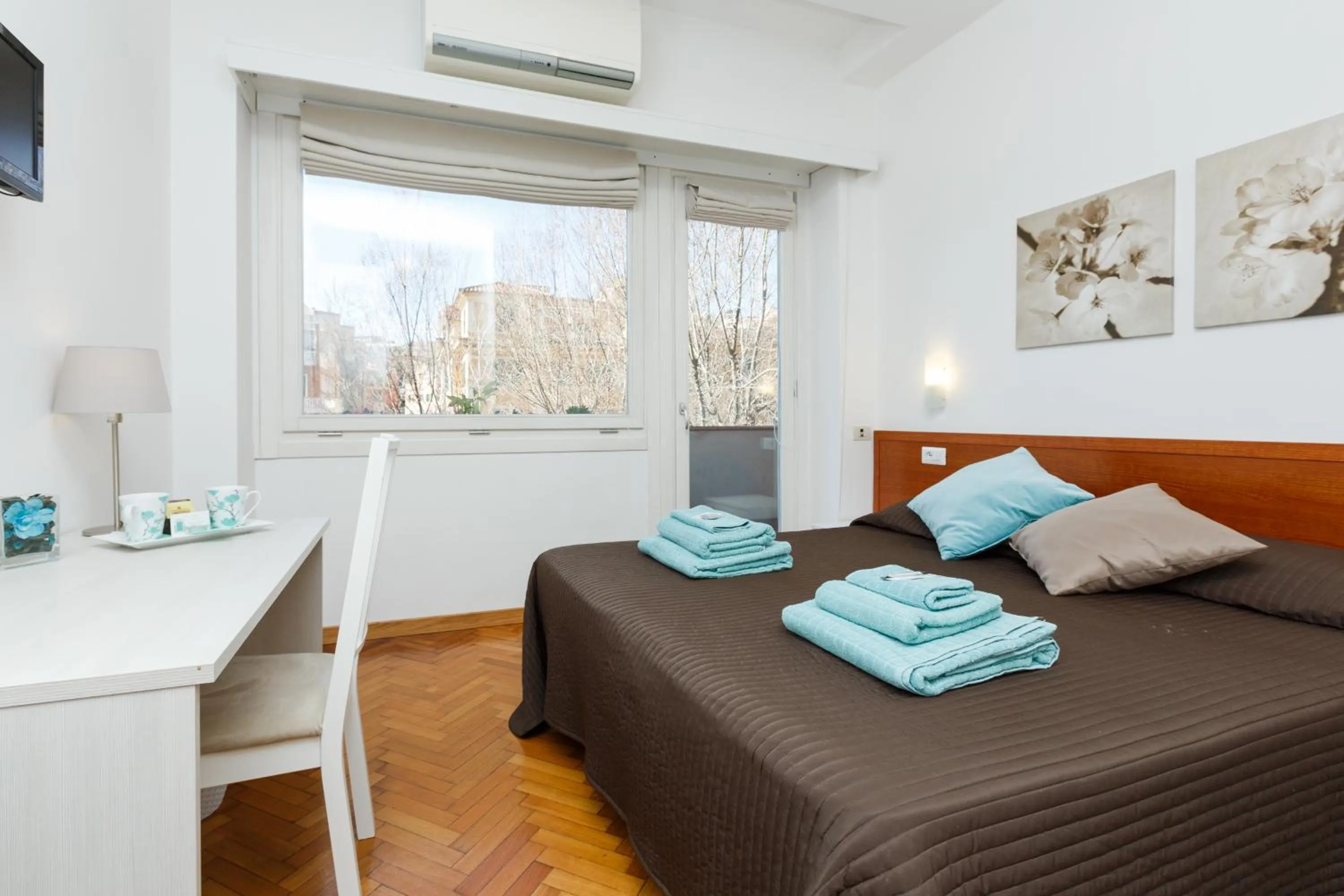 Photo of the whole room, Bed in Roma Trastevere Relais Guest House