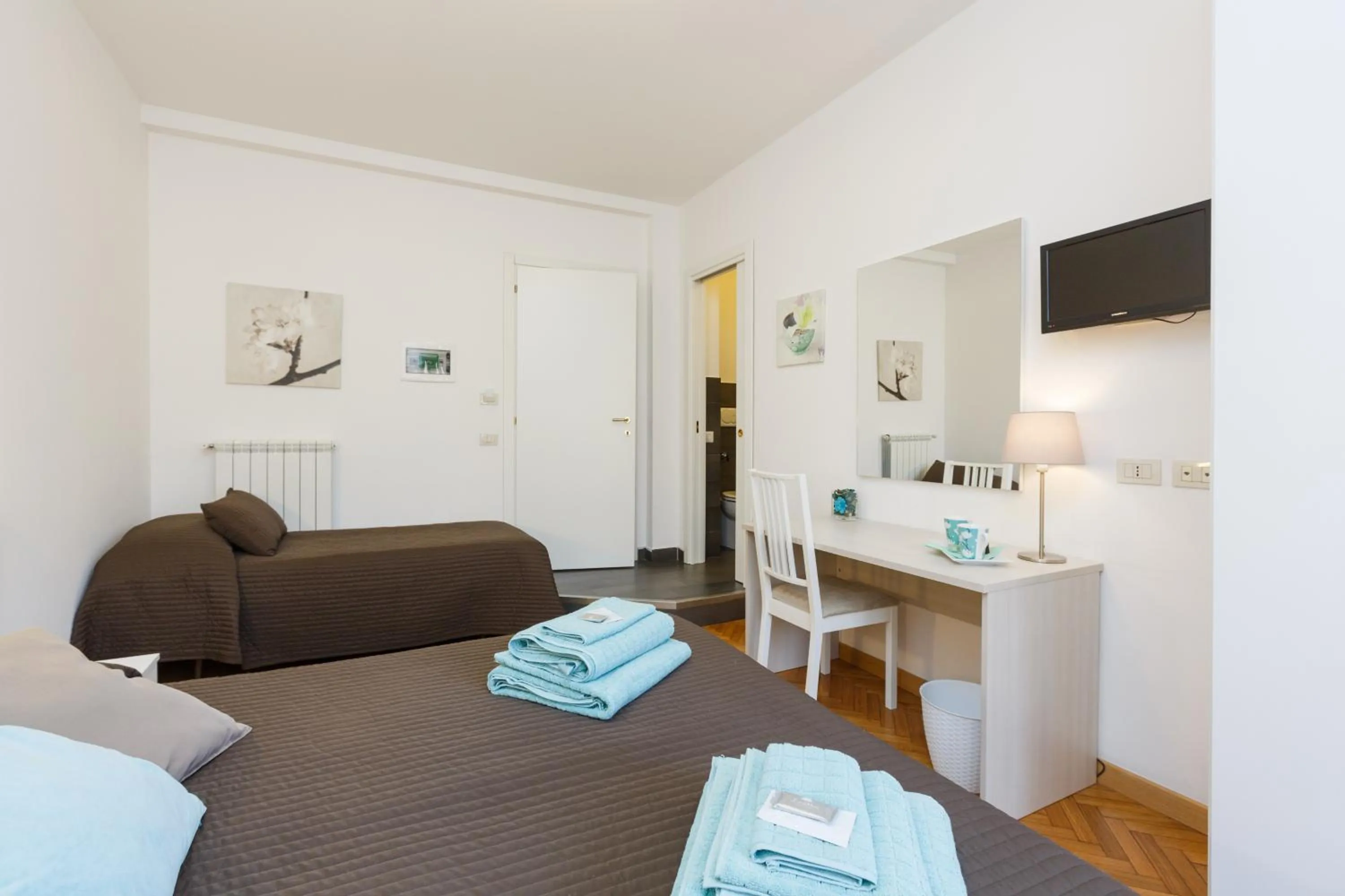 Photo of the whole room, Bed in Roma Trastevere Relais Guest House