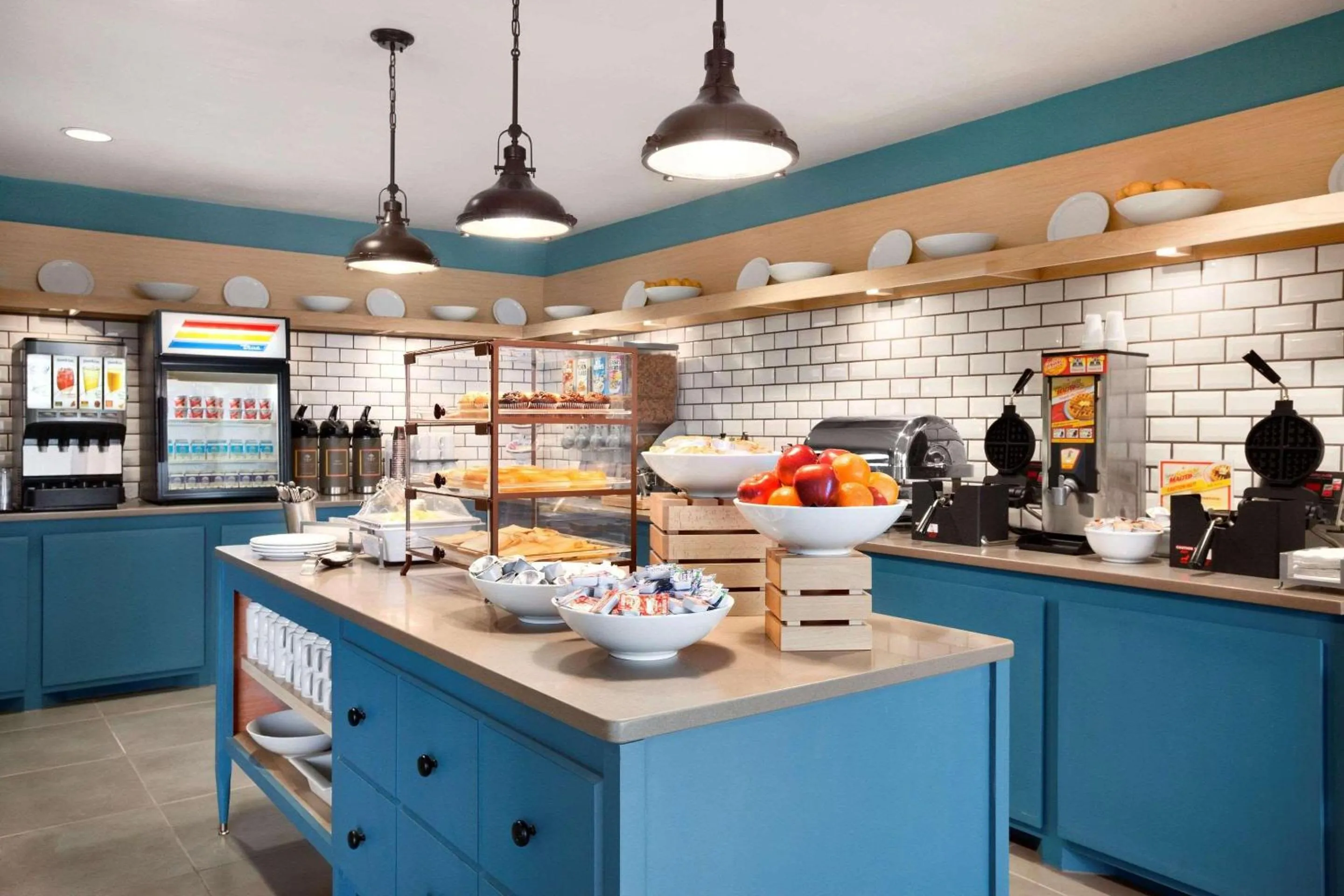 Breakfast in Country Inn & Suites by Radisson, Enid, OK