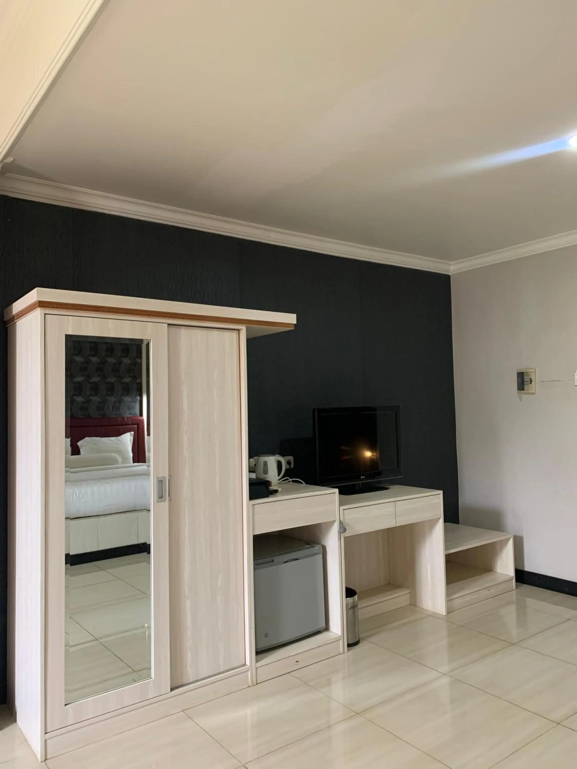 Photo of the whole room in Cikidang Resort