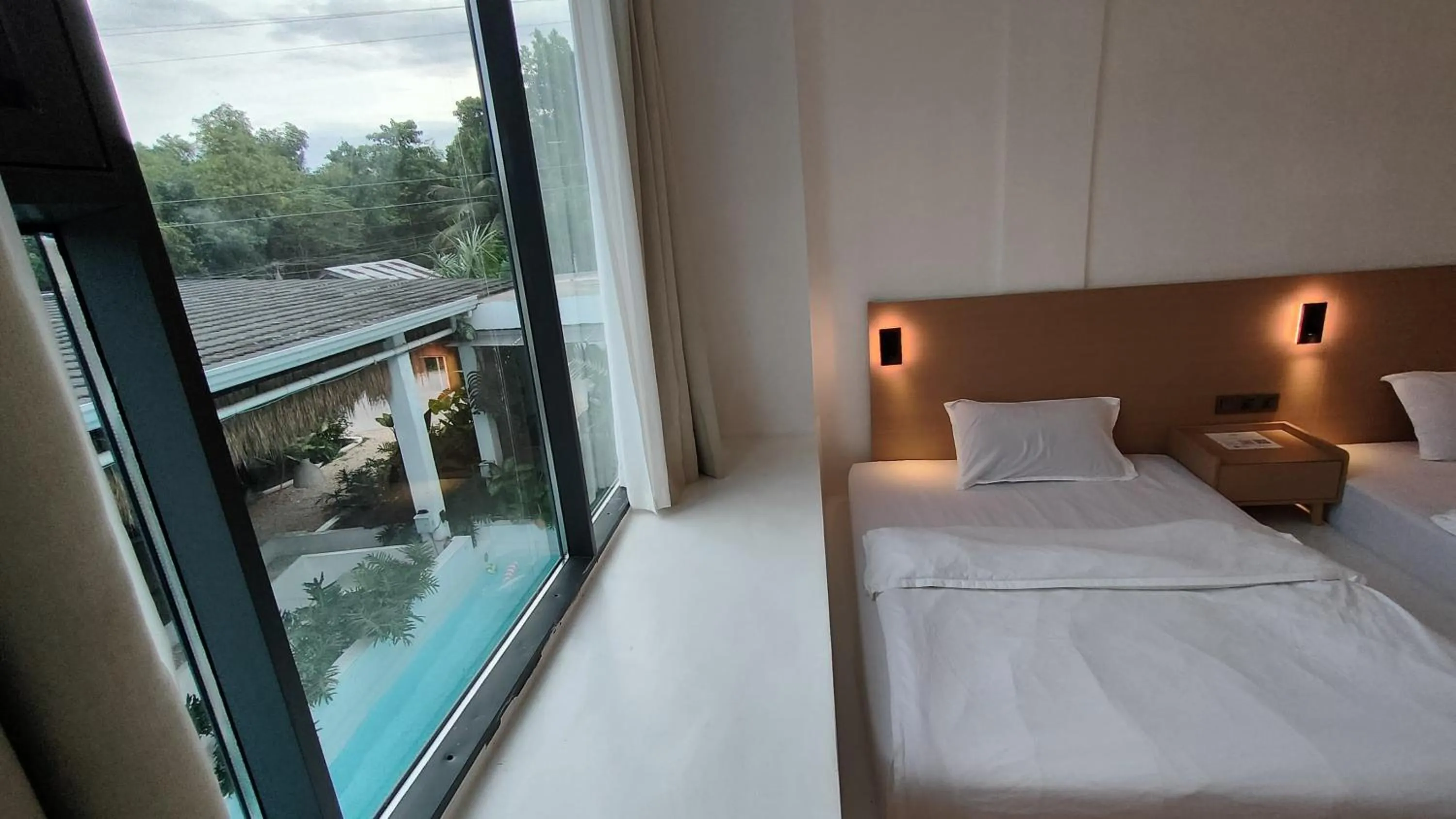 Seating area, Bed in Diving Addiction Resort