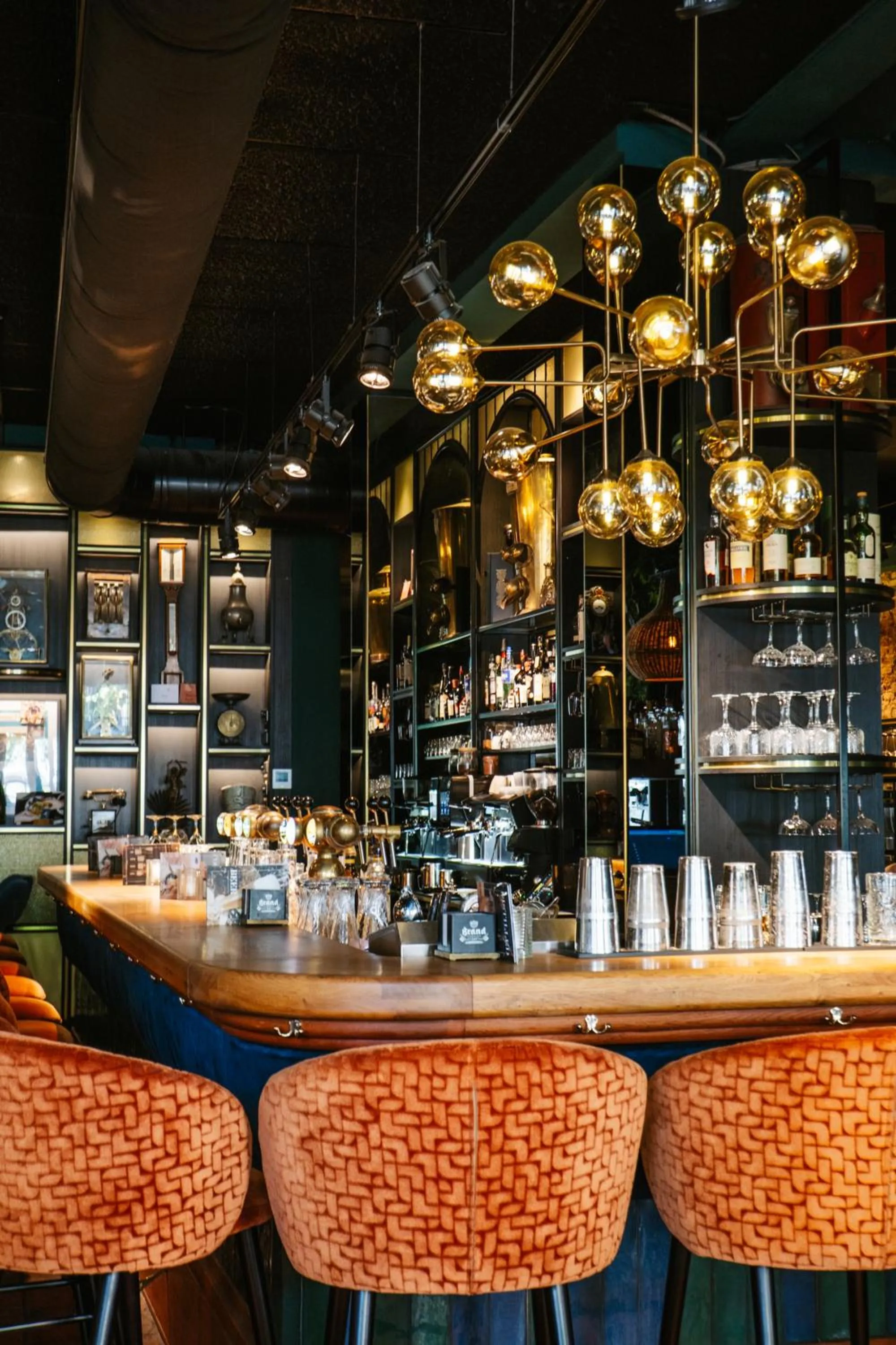 Restaurant/places to eat in Ambassador City Centre Hotel