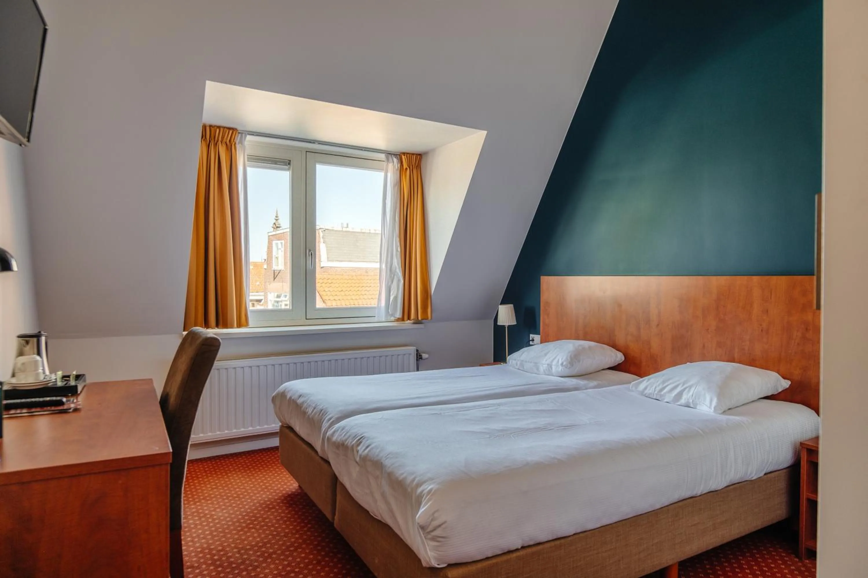 Bed in Ambassador City Centre Hotel