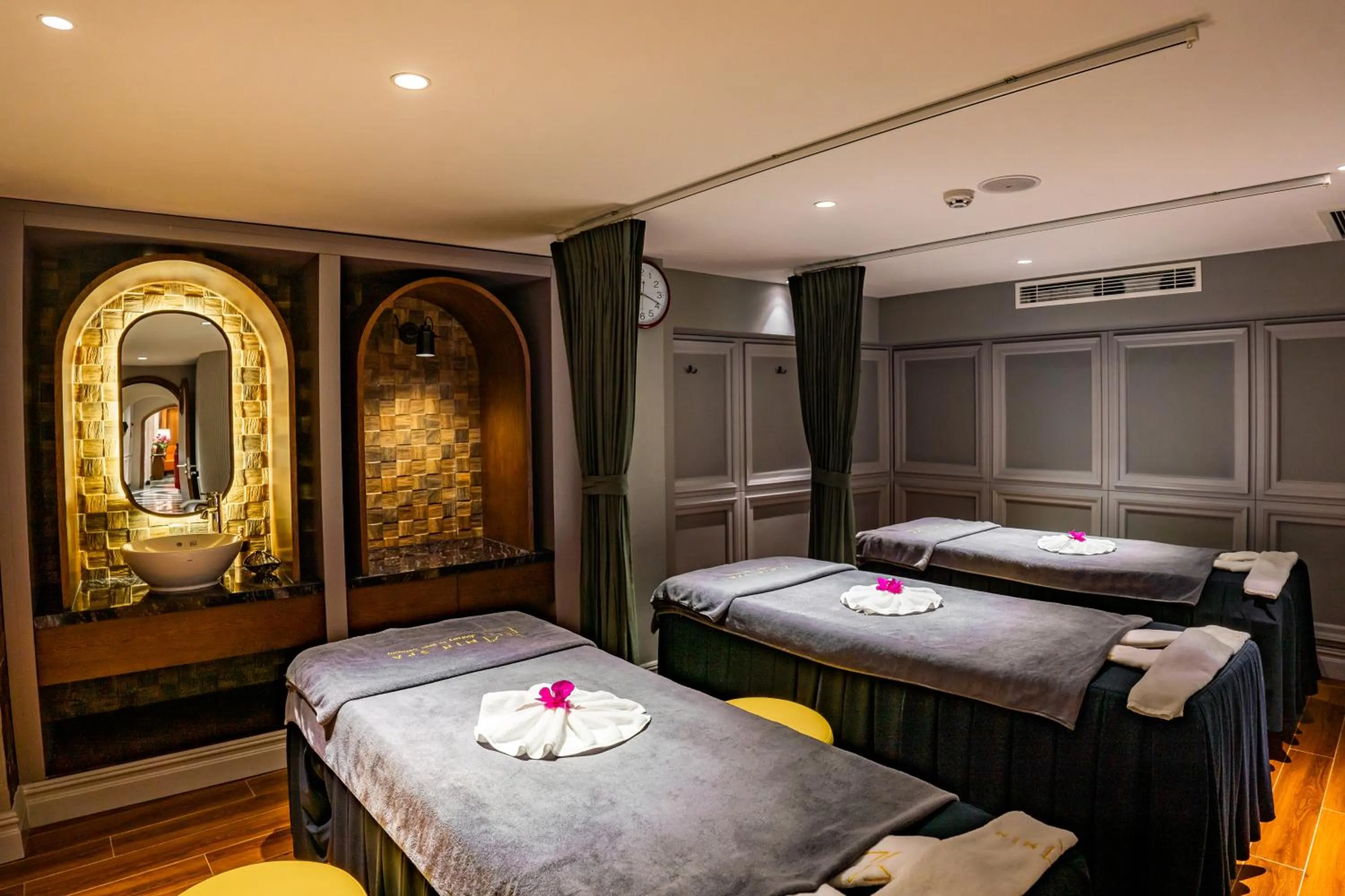 Spa and wellness centre/facilities, Bed in Minerva Premium Hotel