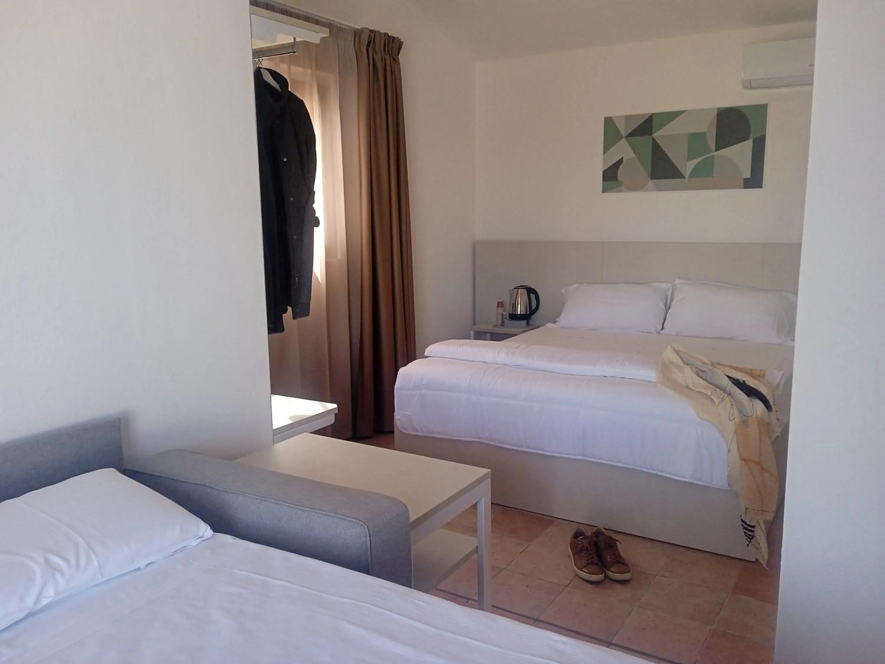 Photo of the whole room, Bed in Q Resort