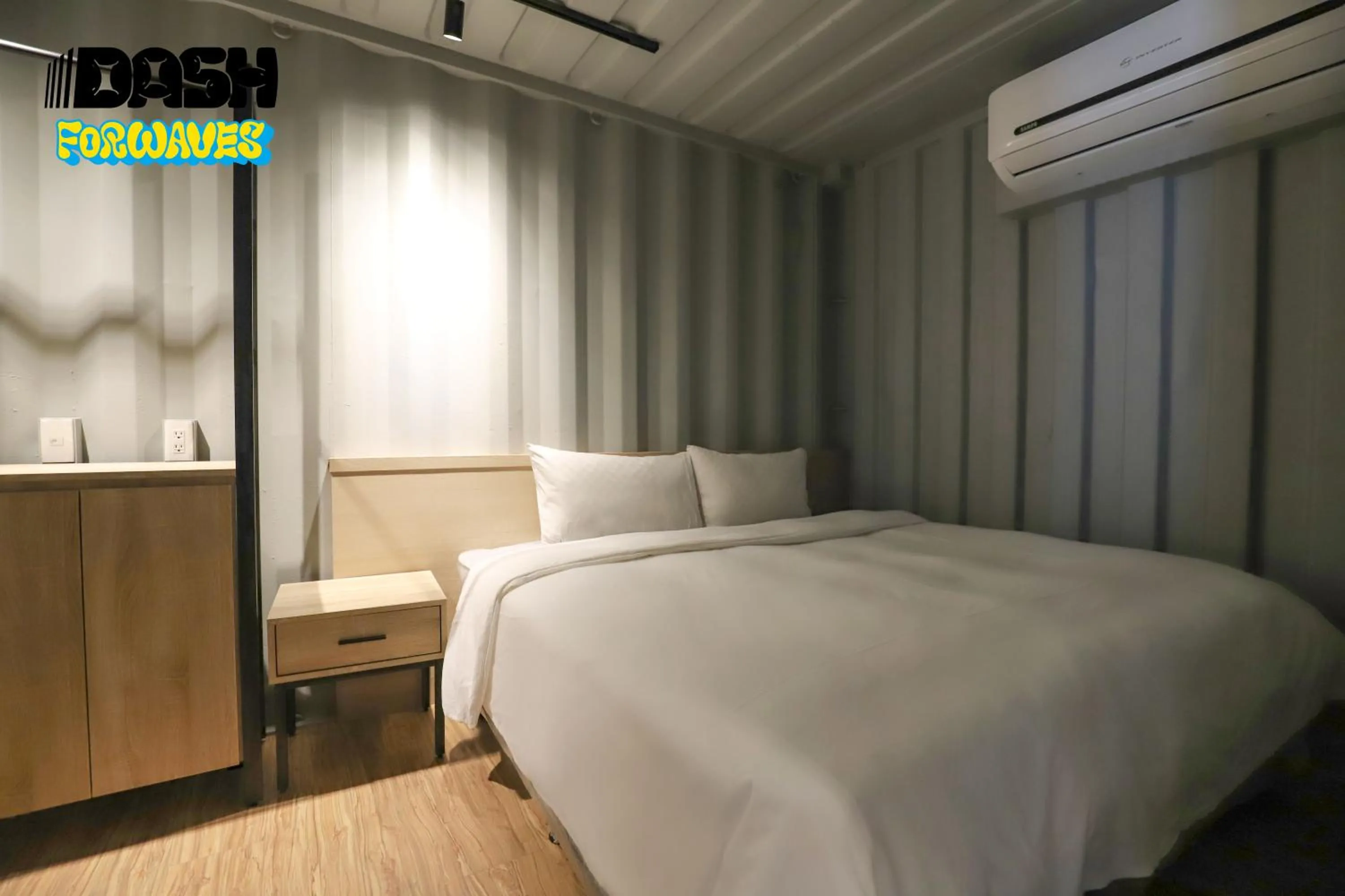 Bed in Dash Forwaves Hotel