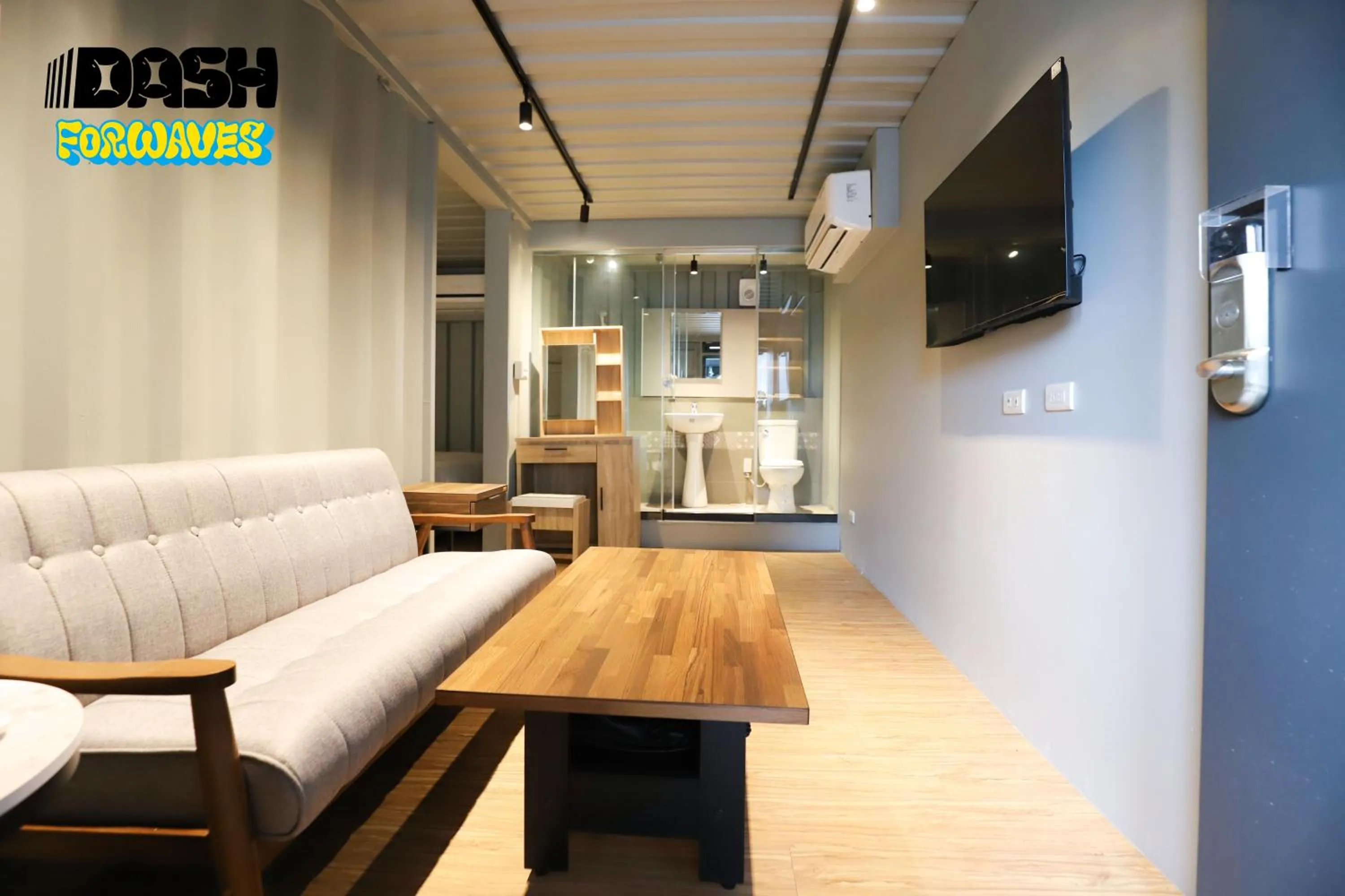 Communal lounge/ TV room in Dash Forwaves Hotel