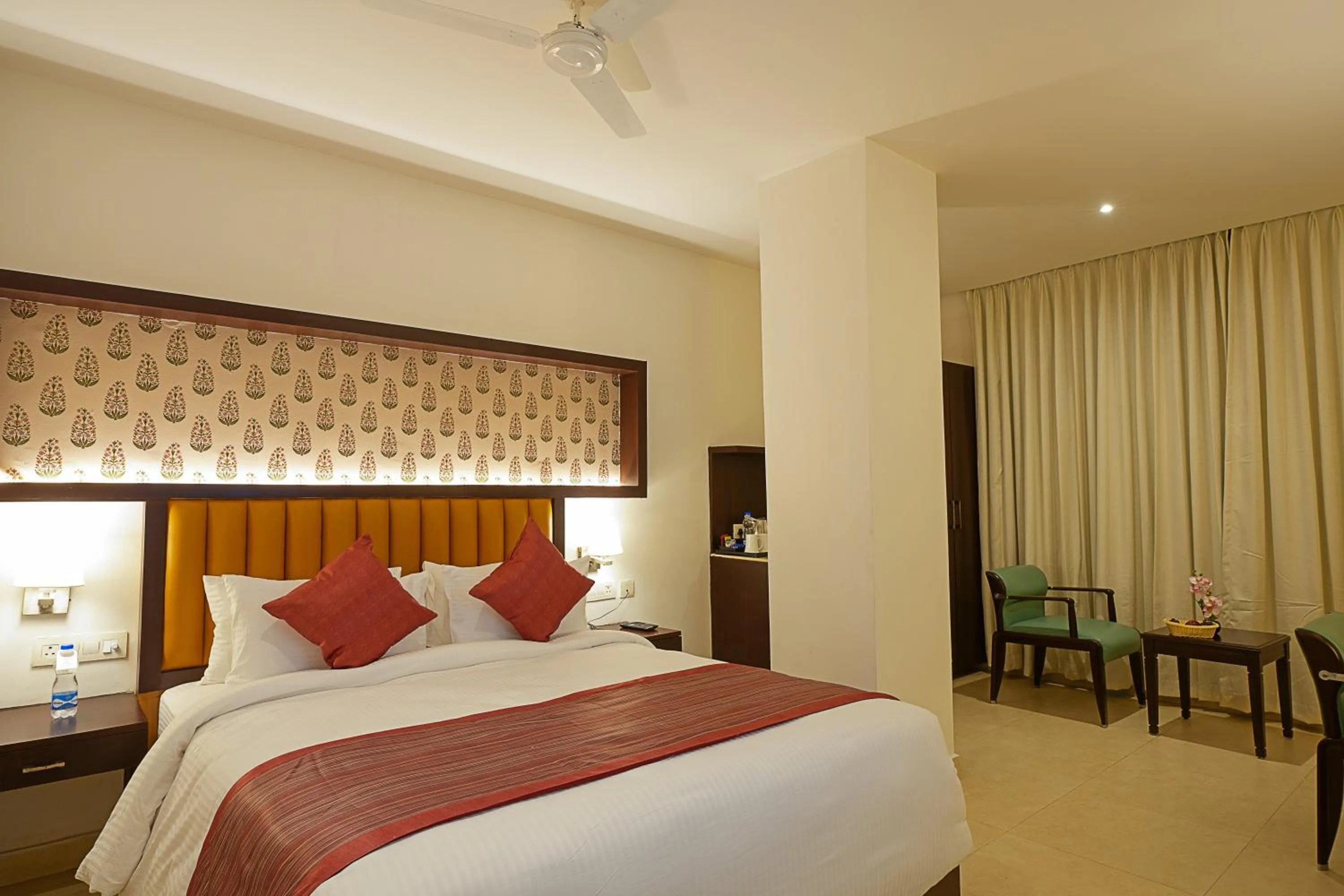 Bedroom, Bed in Grand Continent Secunderabad A Sarovar Portico Affiliate Hotel