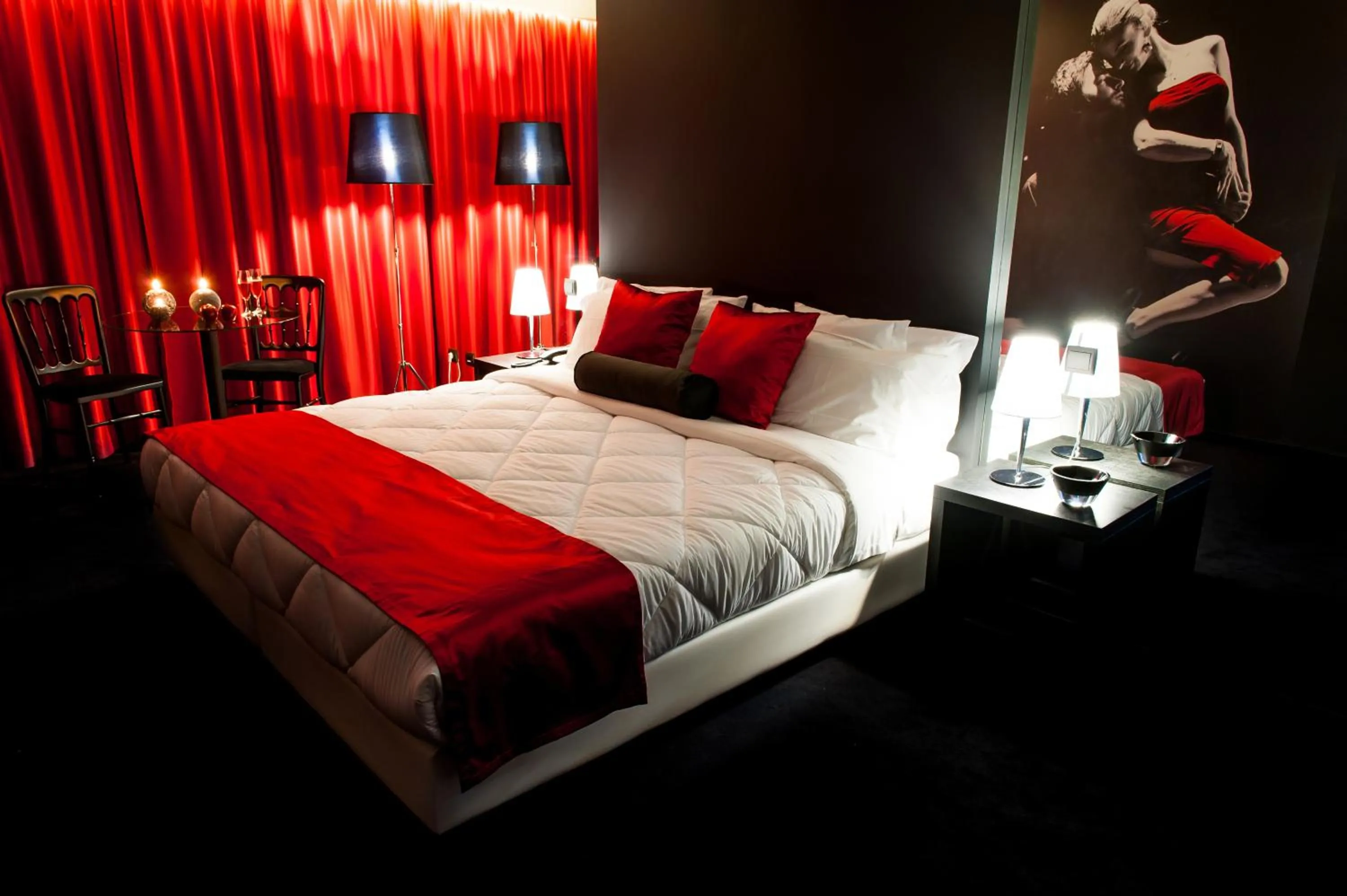 Bedroom, Bed in Vinyl M Hotel - Adults Only