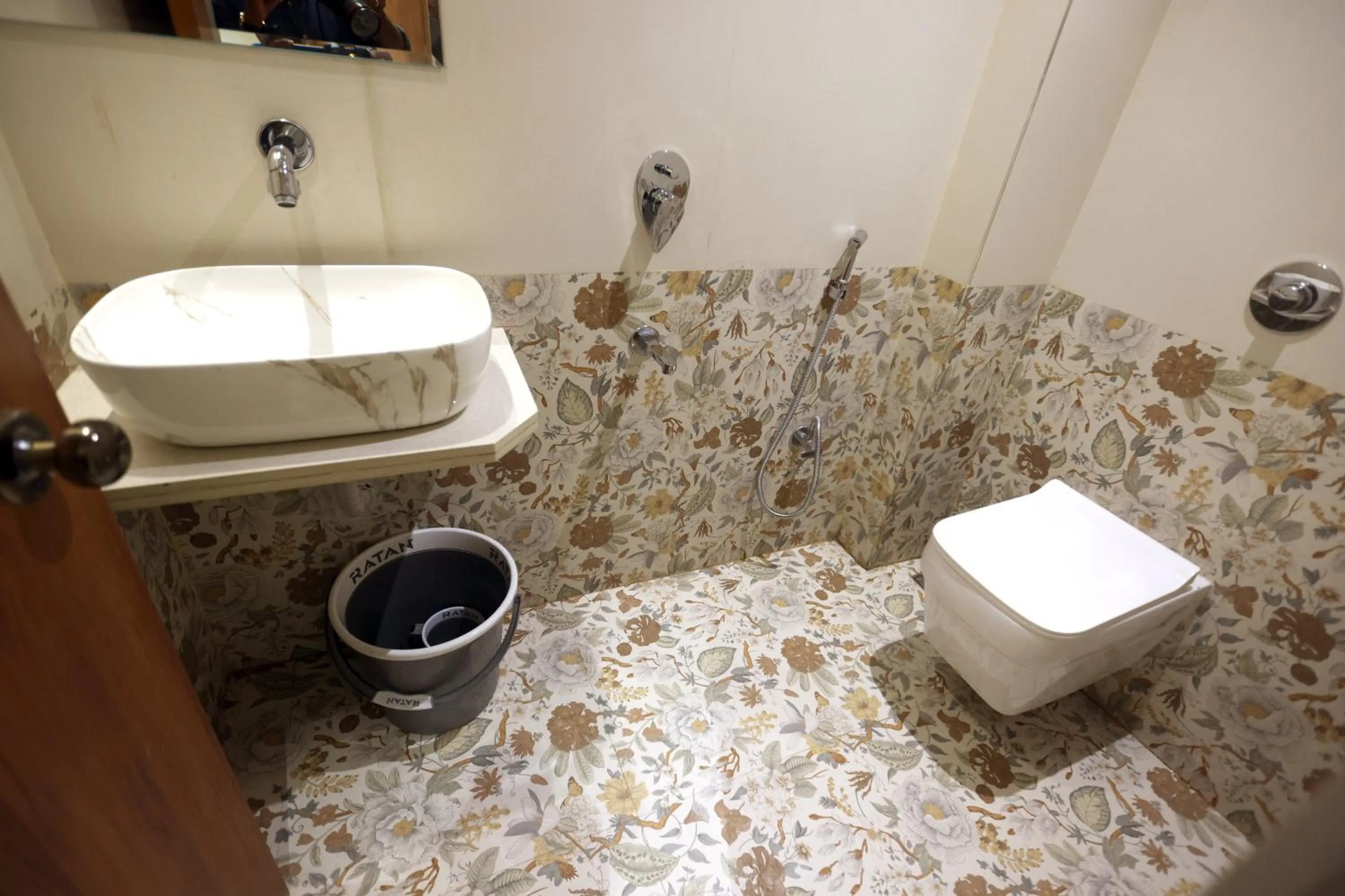 Toilet in Hotel A R Paradise