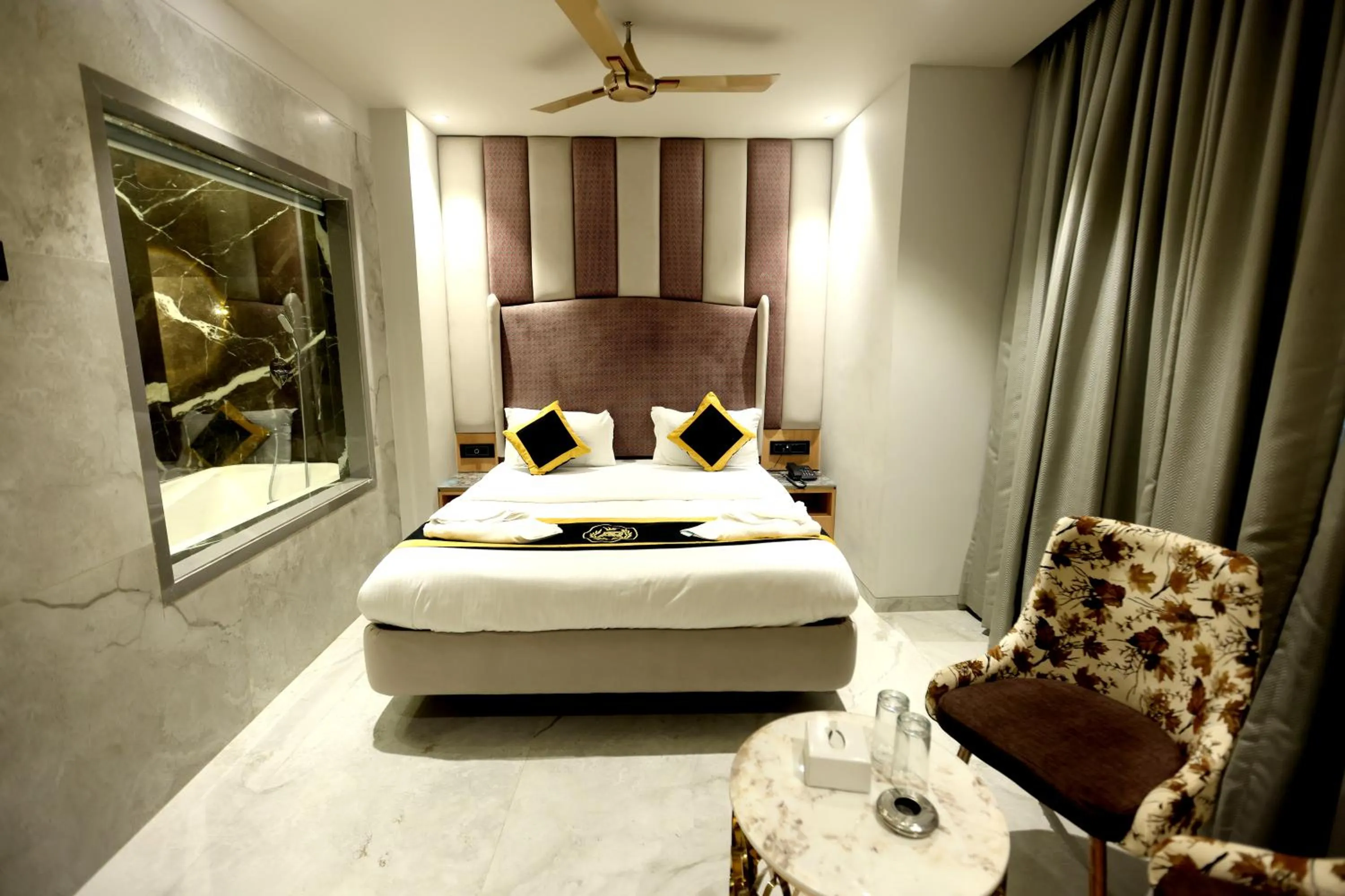 Bed in Hotel A R Paradise