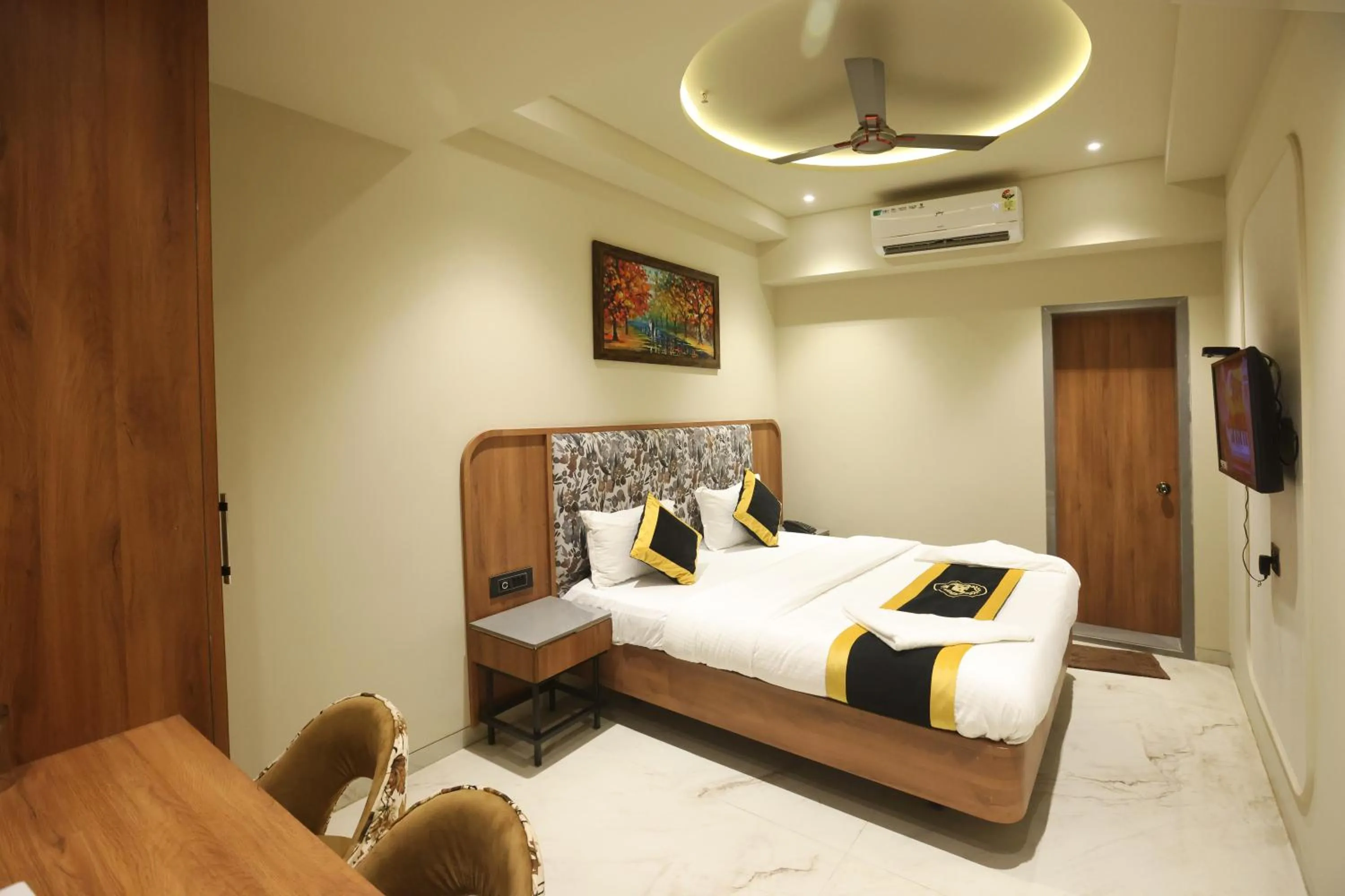 Bed in Hotel A R Paradise