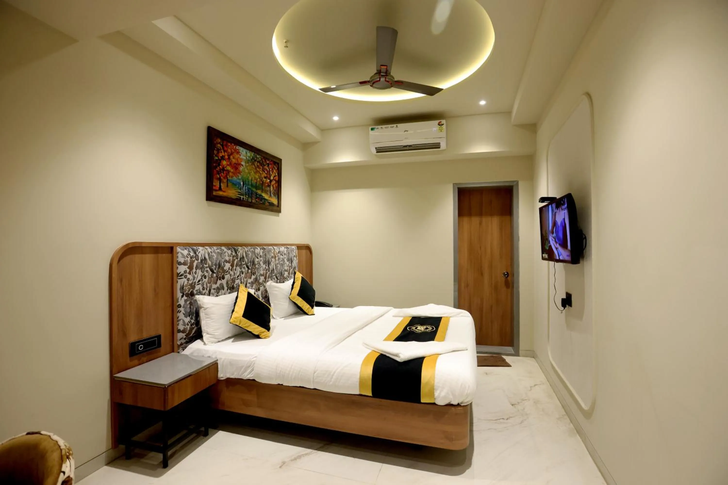 Bed in Hotel A R Paradise