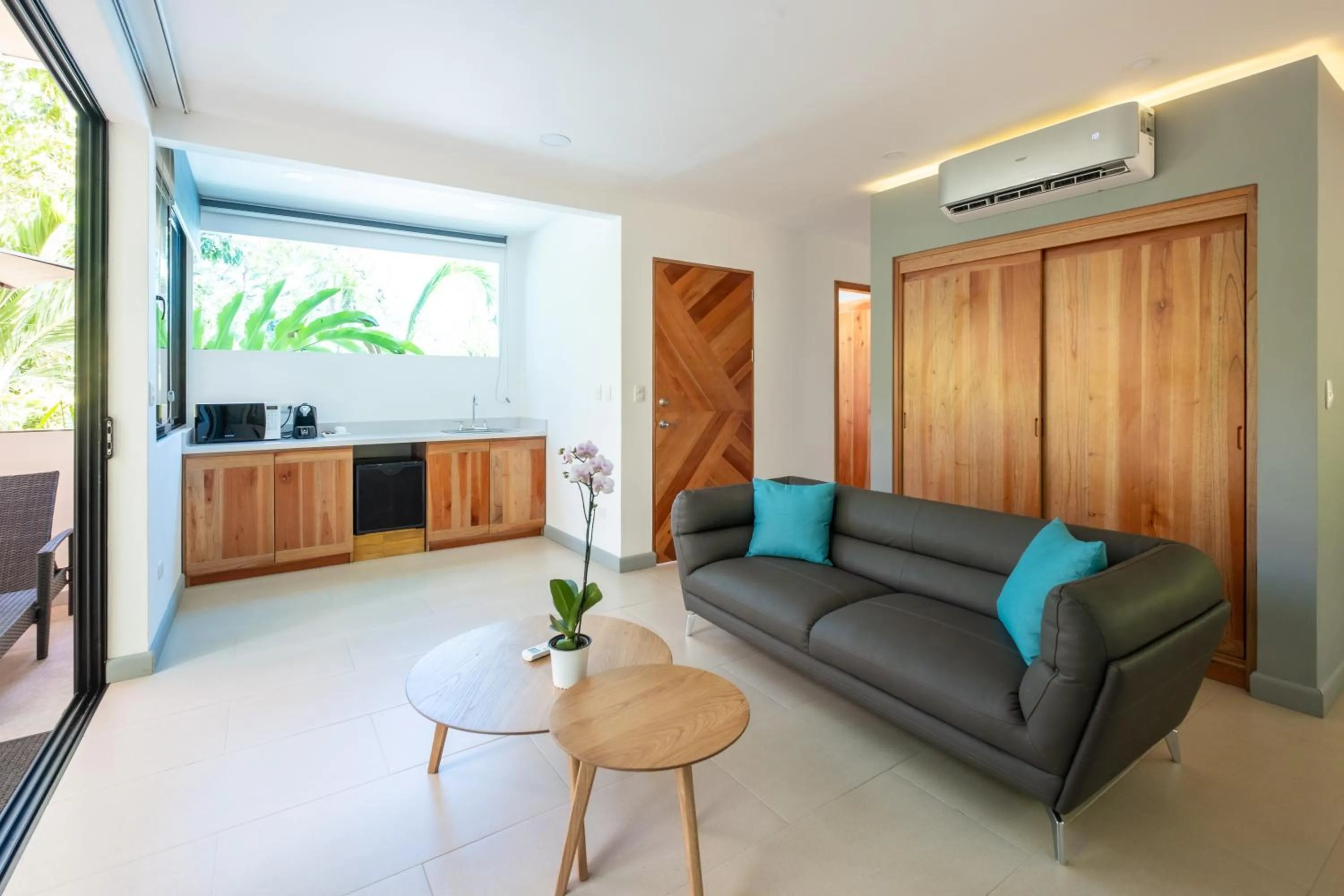 Living room in La Vela Boutique Hotel