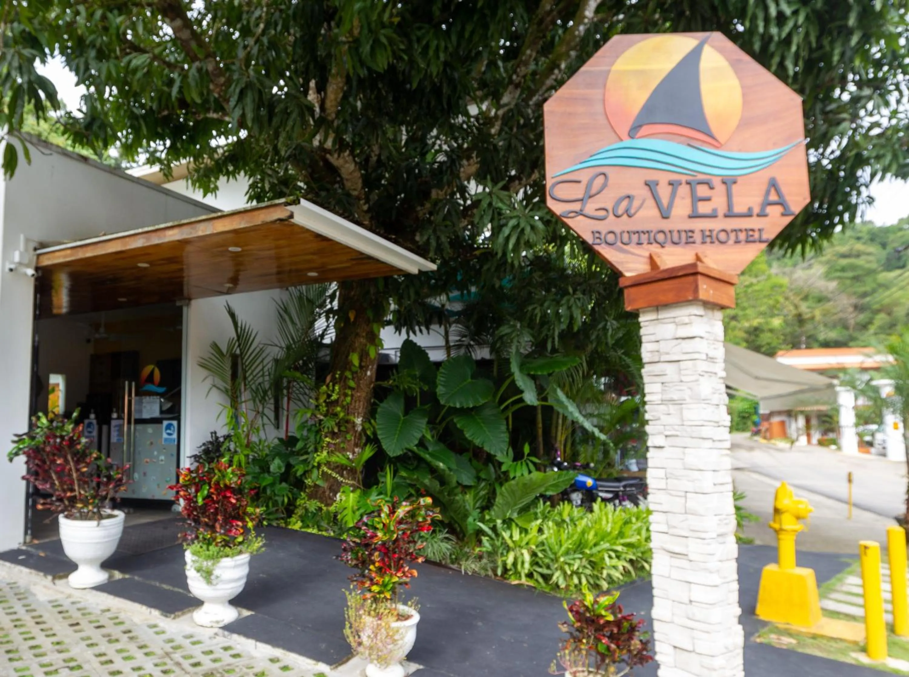 Property building in La Vela Boutique Hotel