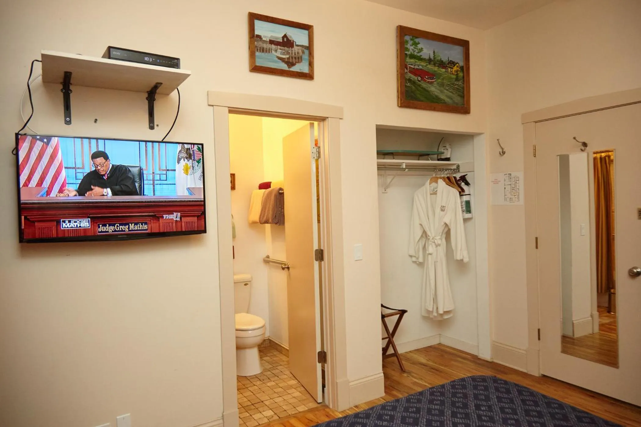 Bedroom in Ray's Bucktown Bed and Breakfast