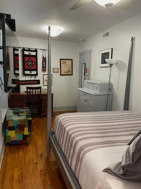 Photo of the whole room, Bed in Ray's Bucktown Bed and Breakfast