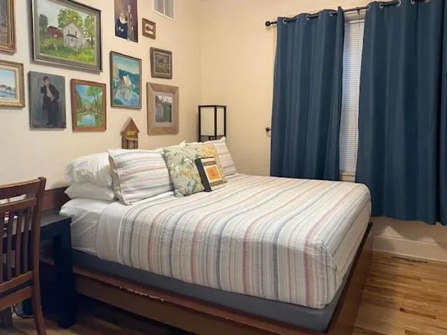 Bedroom, Bed in Ray's Bucktown Bed and Breakfast