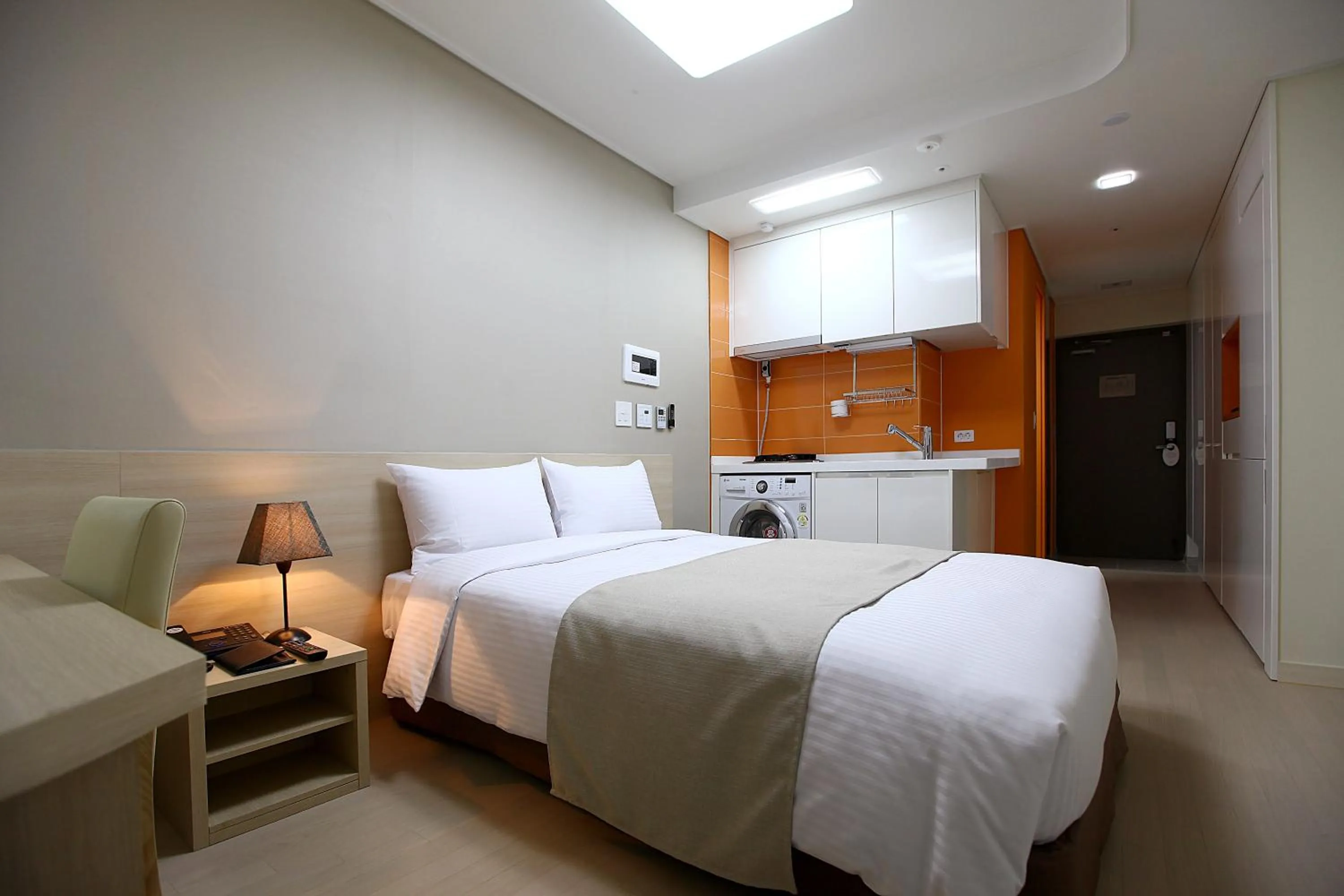 Photo of the whole room, Bed in Urban Place Gangnam