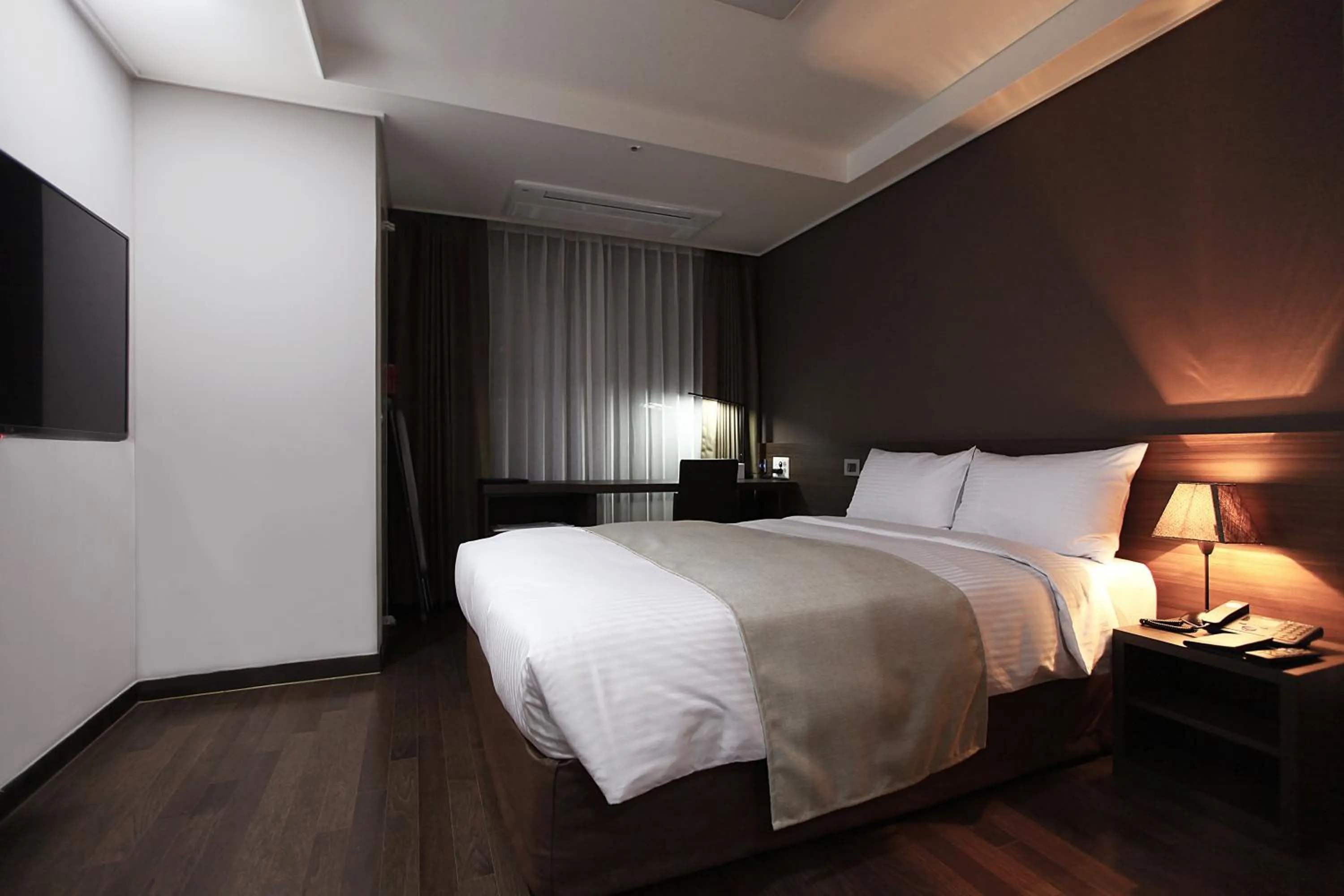 Bedroom, Bed in Urban Place Gangnam