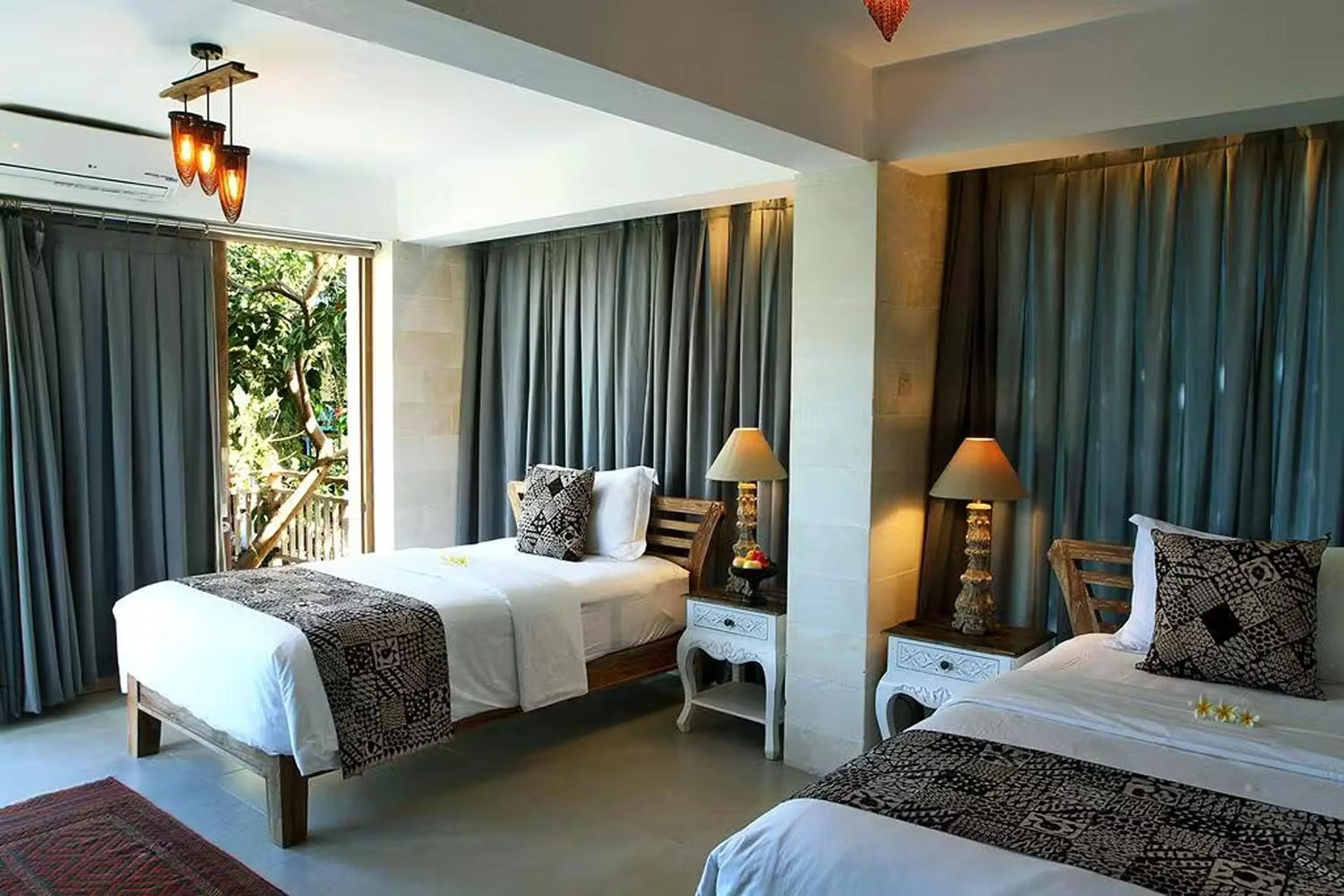 Photo of the whole room, Bed in Bangsring Breeze