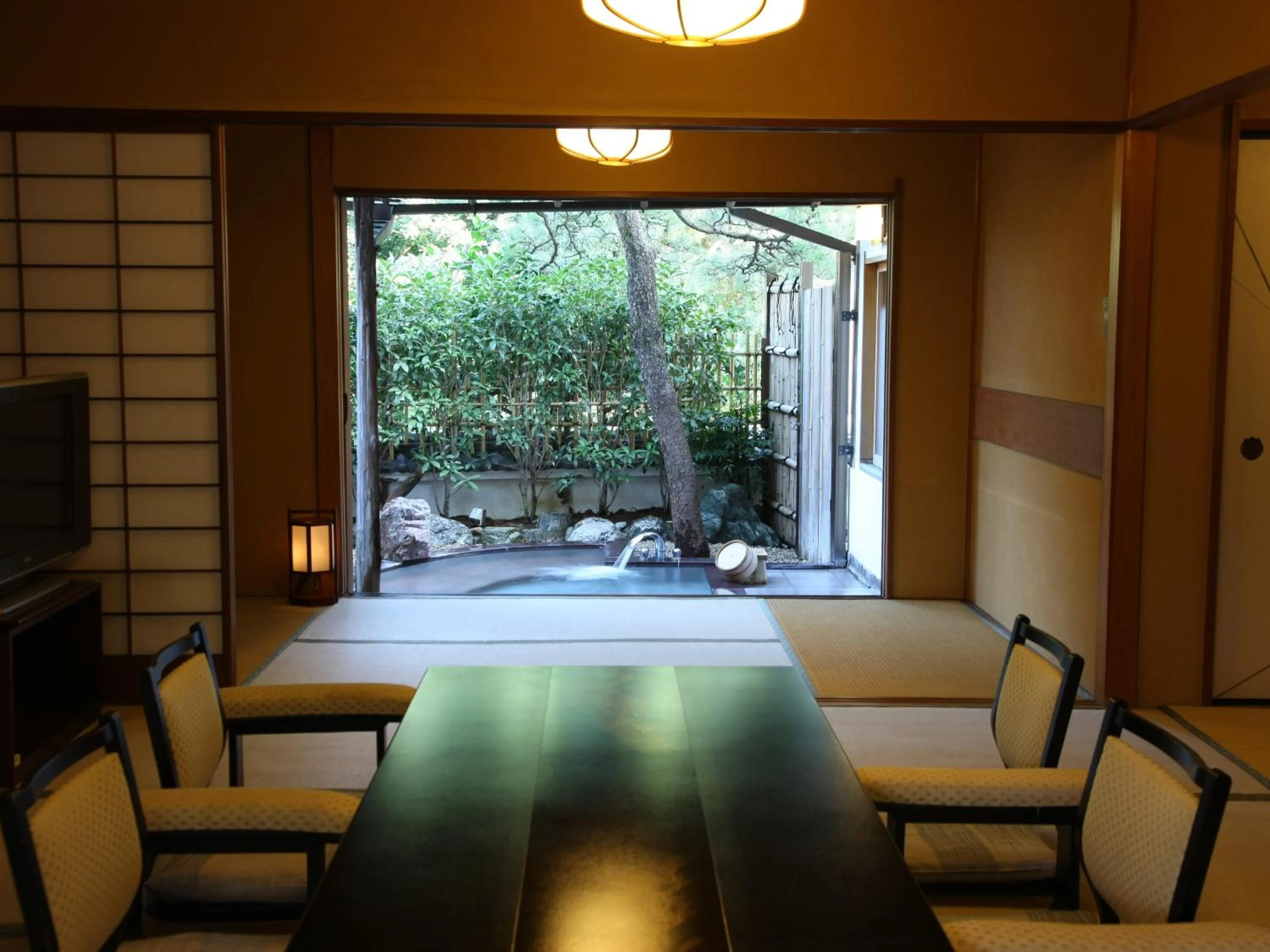 Photo of the whole room in Atami Sekitei