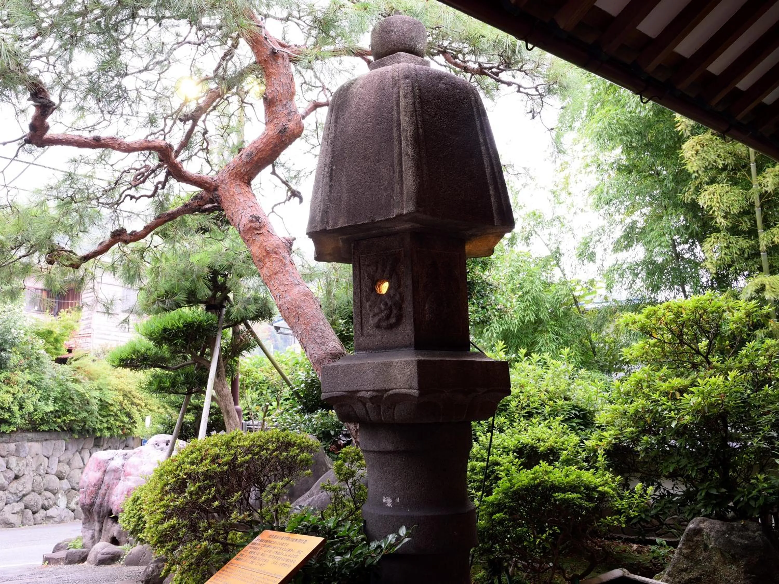Decorative detail in Atami Sekitei