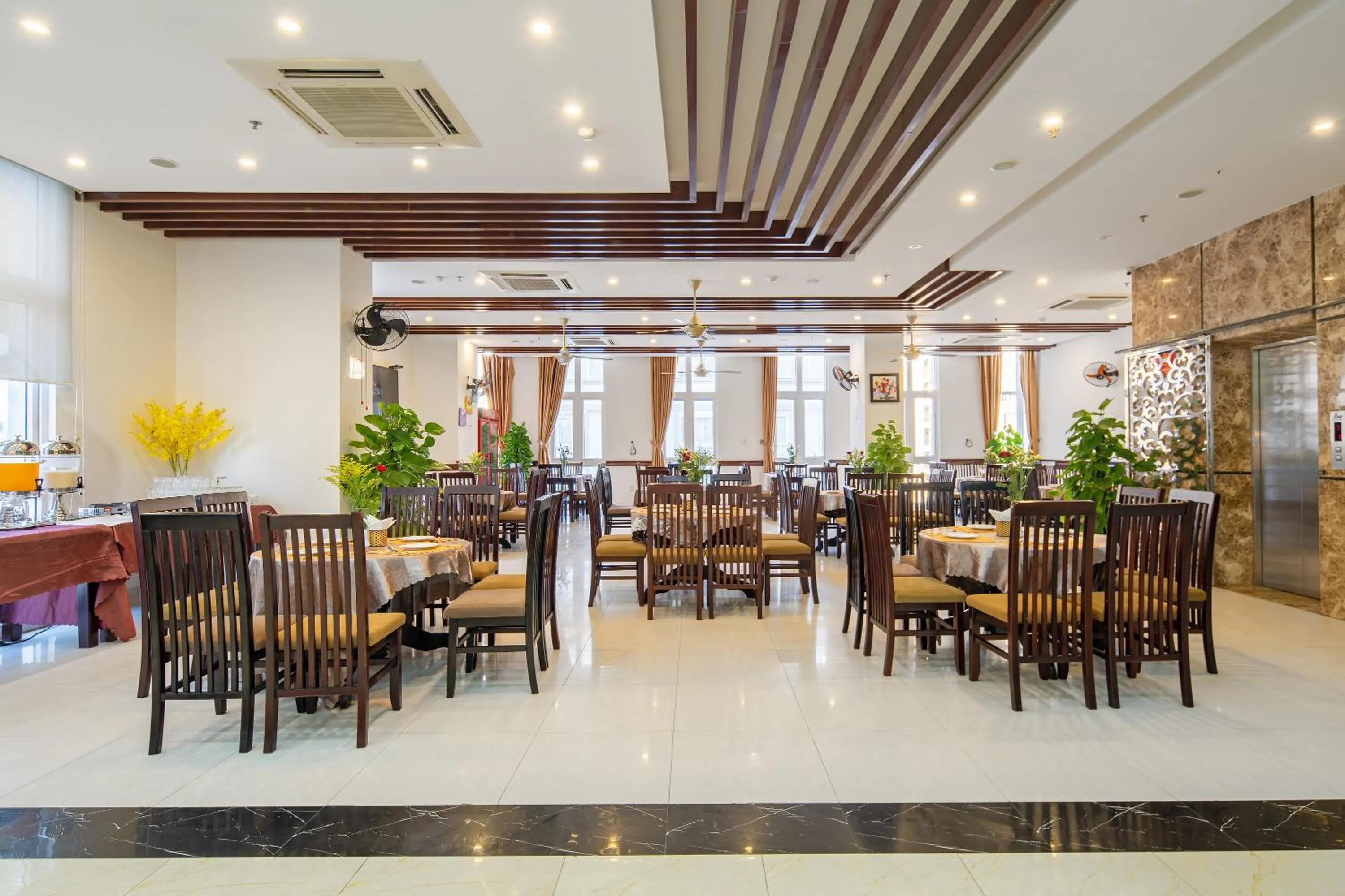 Restaurant/places to eat in Tay Bac Hotel Da Nang
