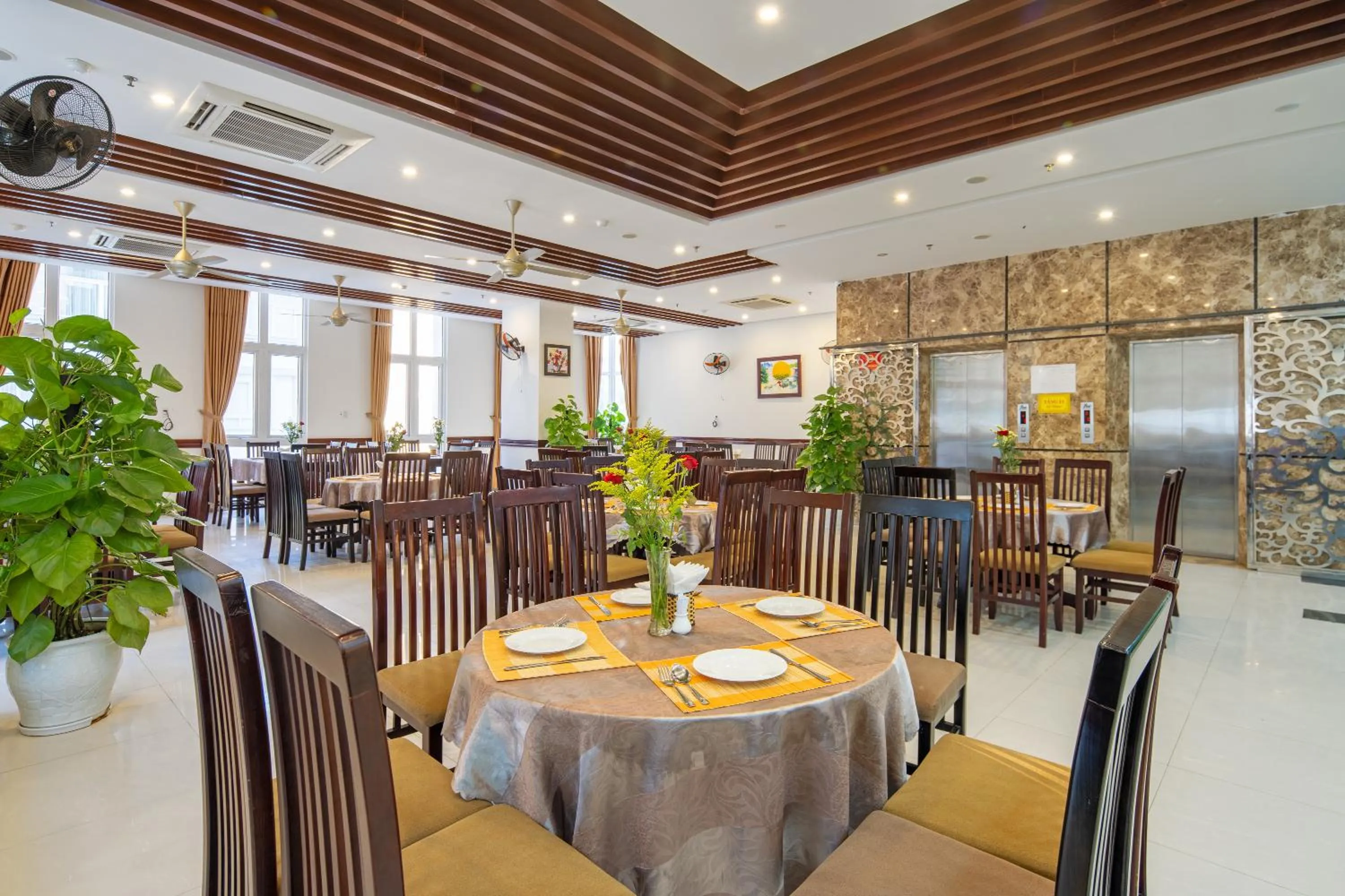 Restaurant/places to eat in Tay Bac Hotel Da Nang
