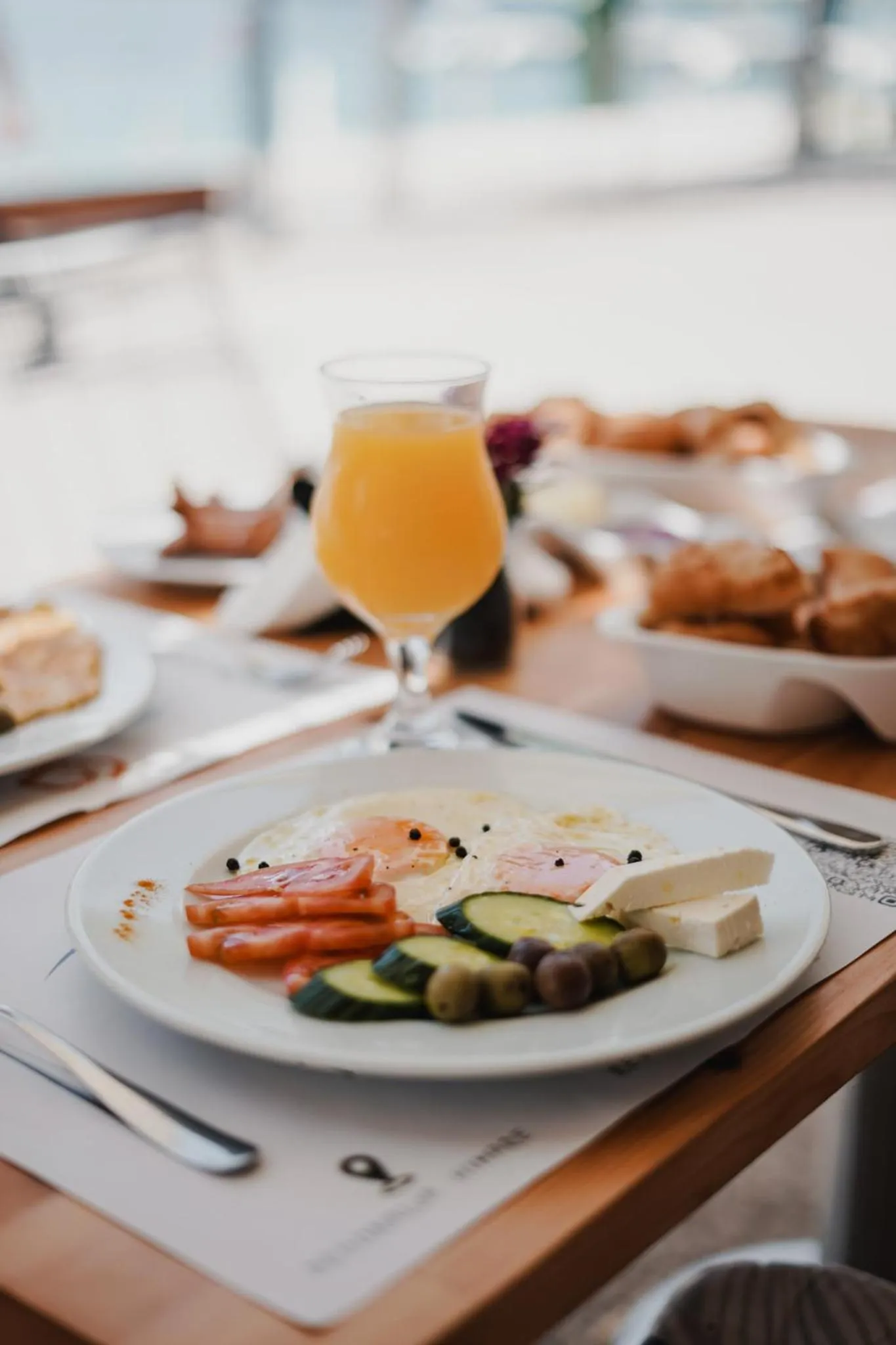 Food and drinks in Noemie Hotel