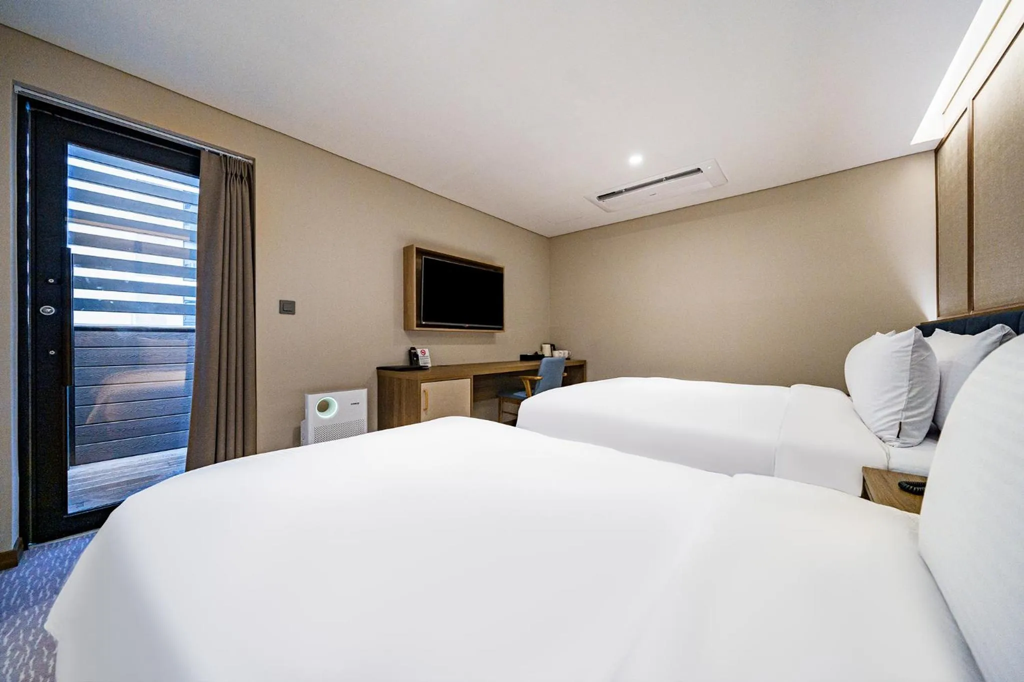 Balcony/Terrace, Bed in Hotel Foret The Spa