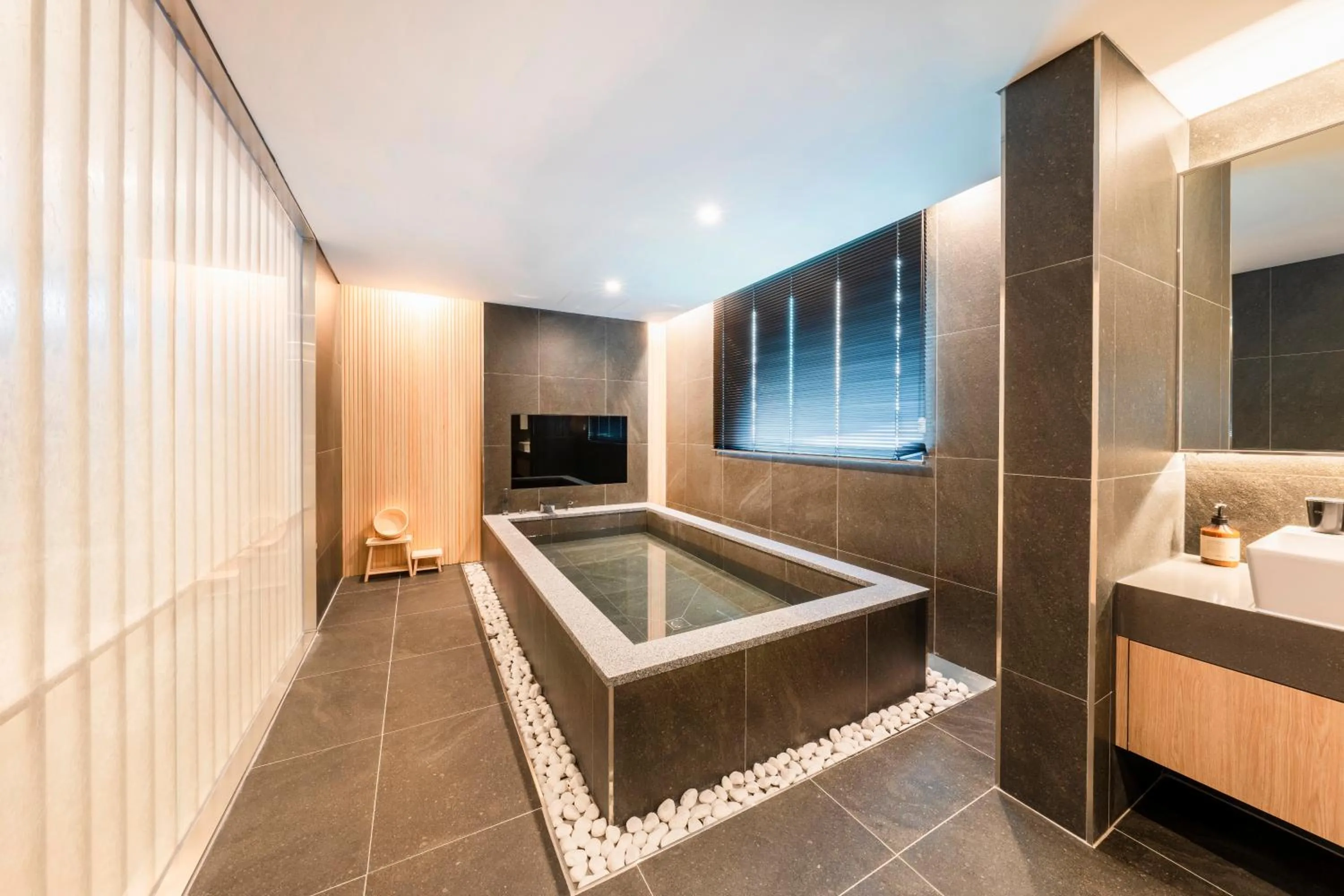 Hot Tub in Hotel Foret The Spa