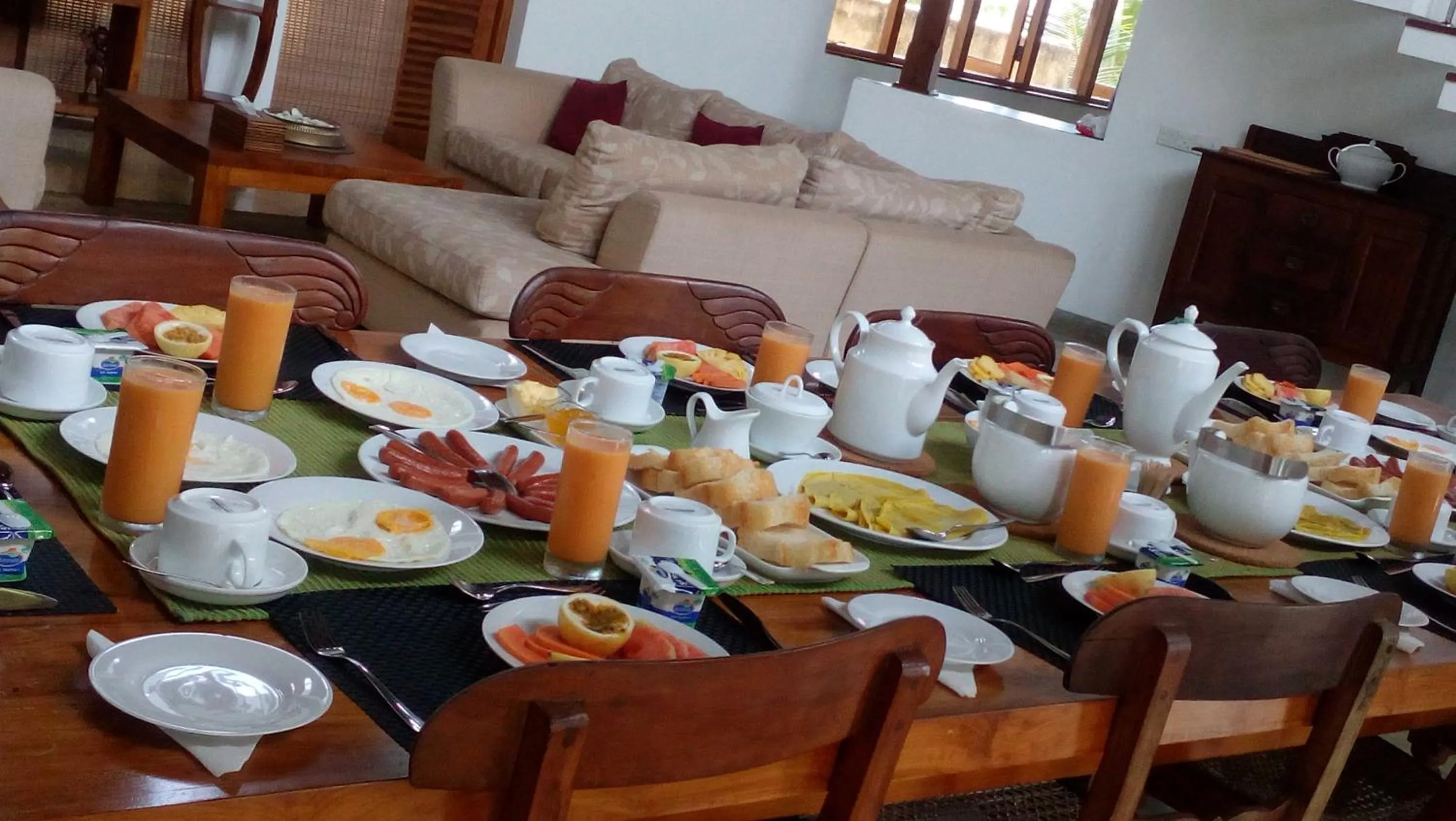Breakfast in Highland Villa